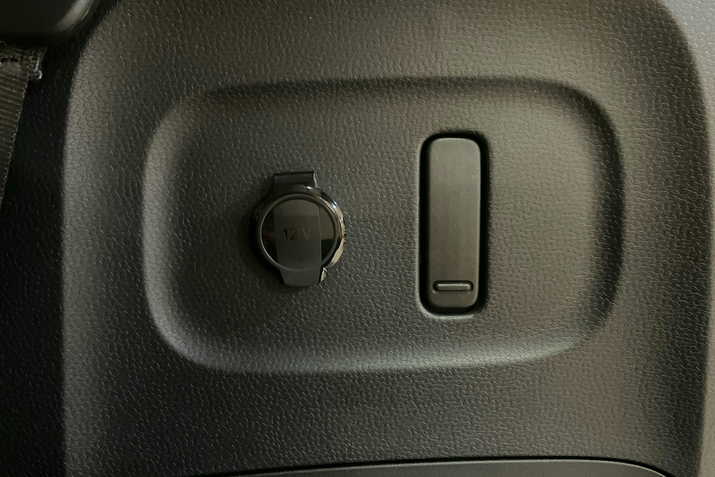 met. harmaa Volkswagen ID. Buzz 2025 kuva 16.