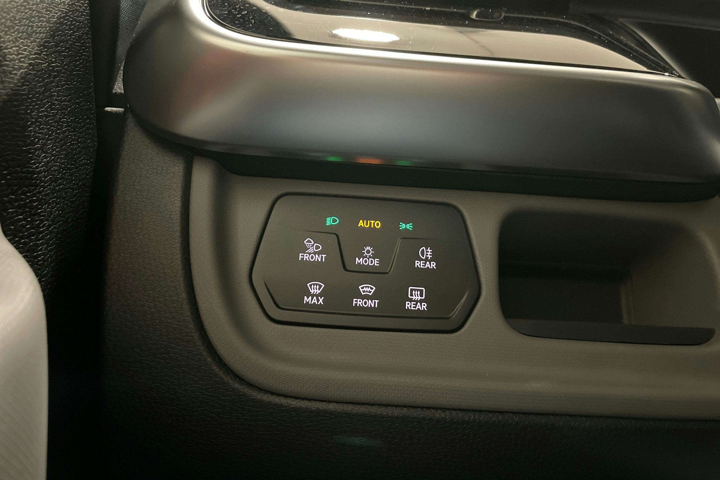 met. harmaa Volkswagen ID. Buzz 2025 kuva 21.