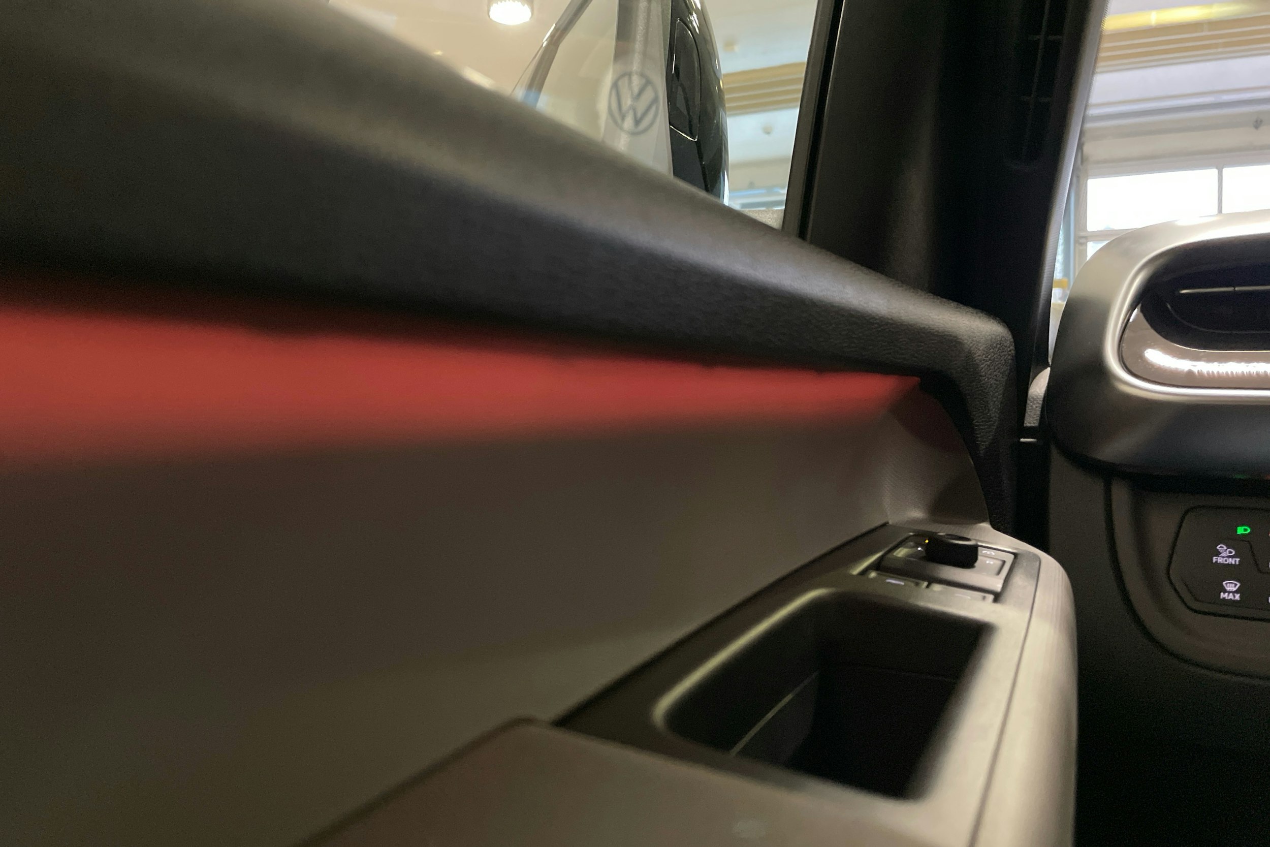 met. harmaa Volkswagen ID. Buzz 2025 kuva 27.