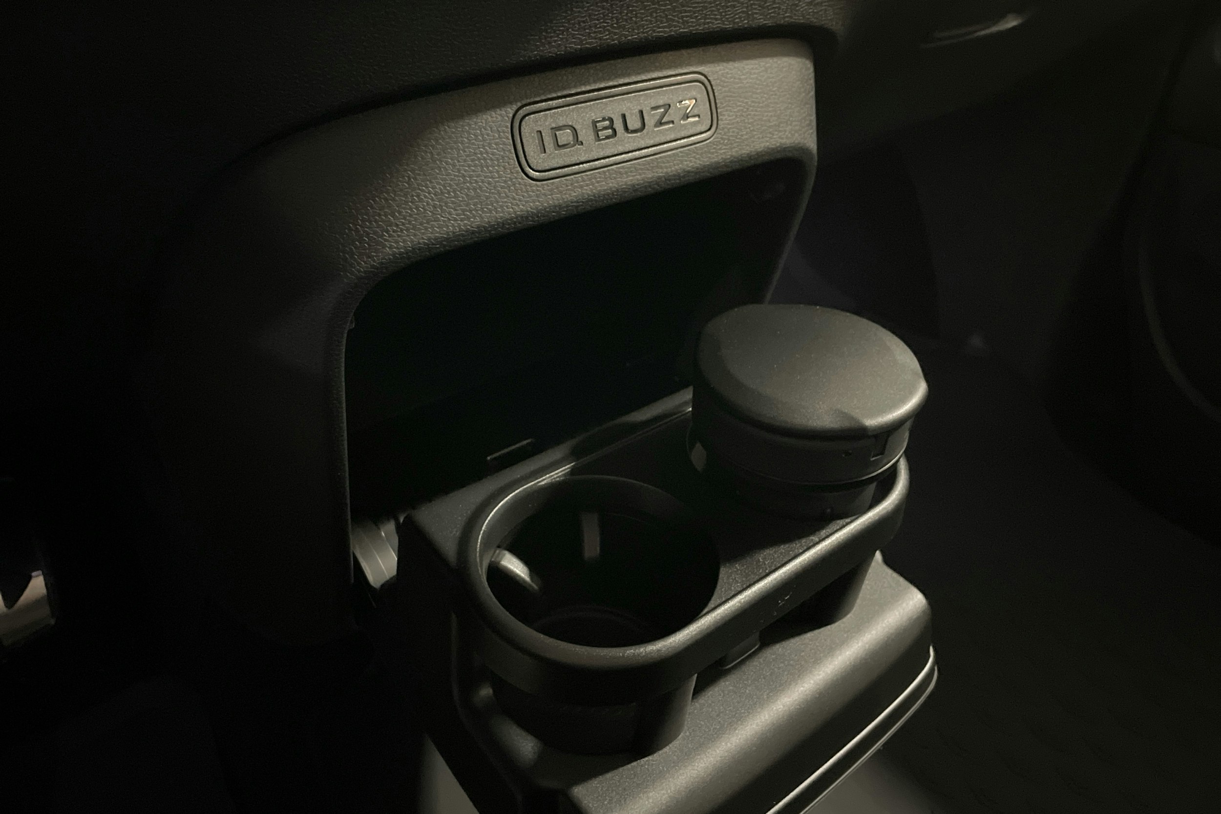 met. harmaa Volkswagen ID. Buzz 2025 kuva 28.