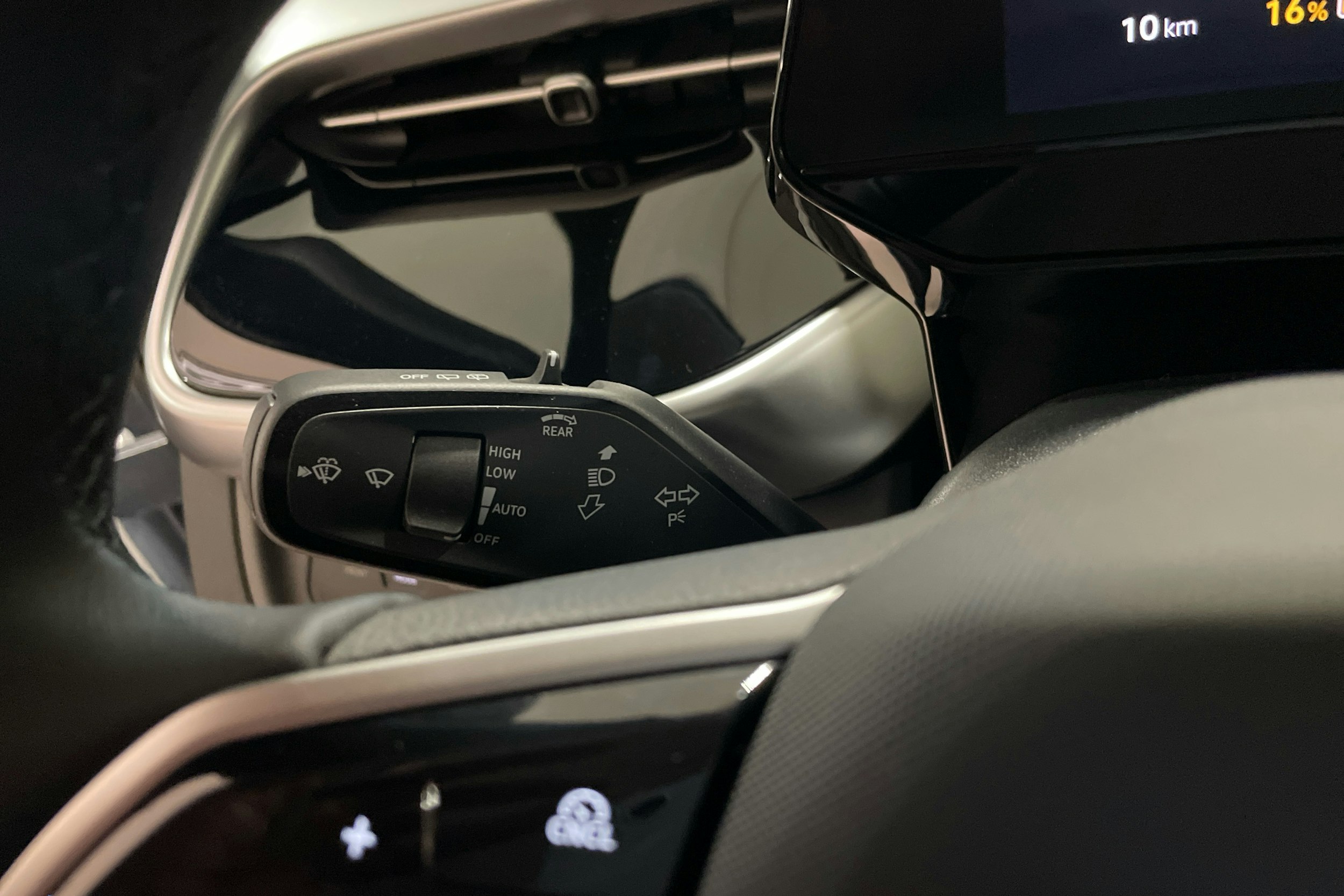 met. harmaa Volkswagen ID. Buzz 2025 kuva 32.