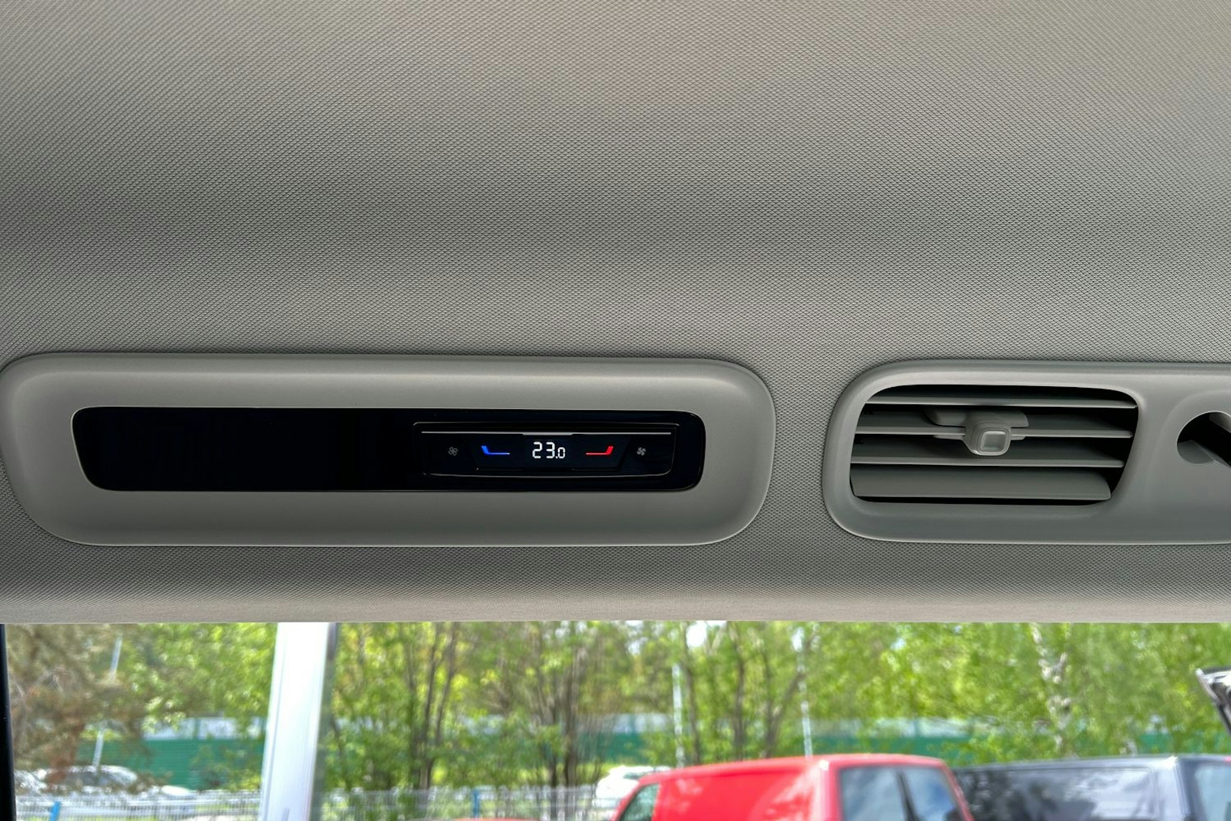 musta Volkswagen ID. Buzz 2025 kuva 15.