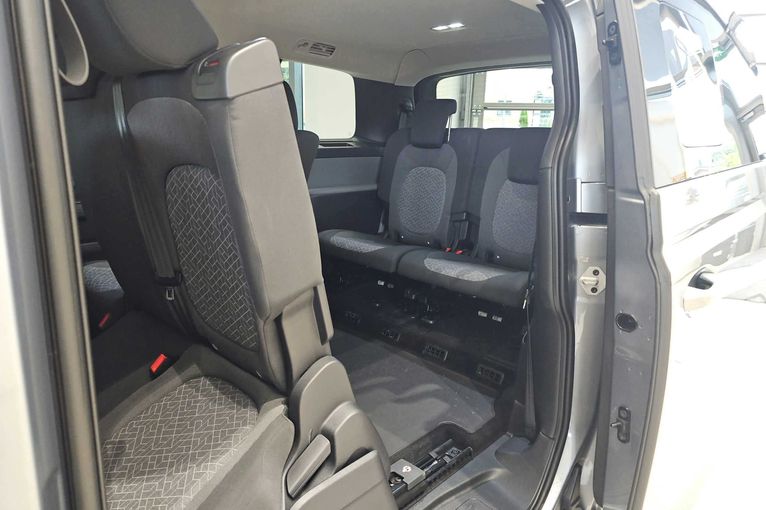 harmaa Volkswagen ID. Buzz 2025 kuva 10.