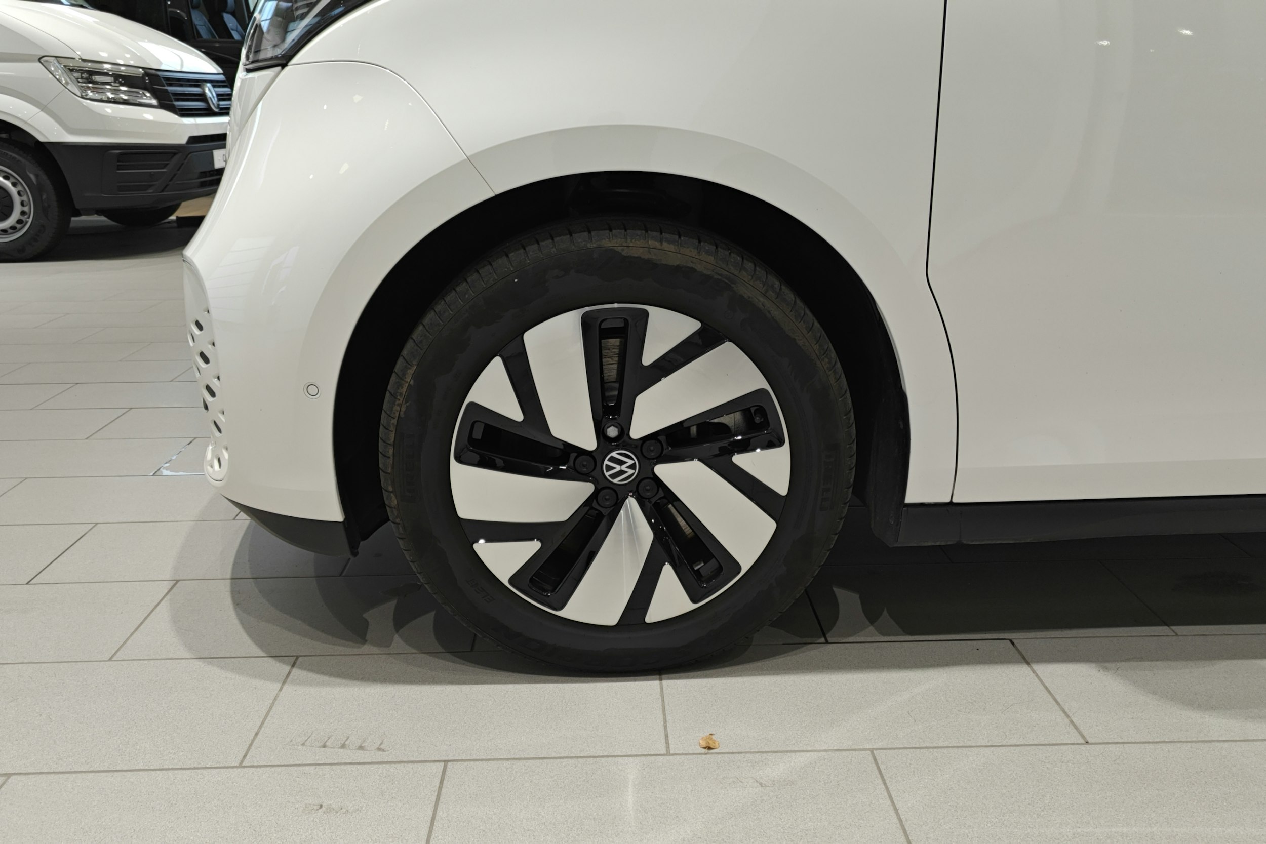 valkoinen Volkswagen ID. Buzz 2025 kuva 11.