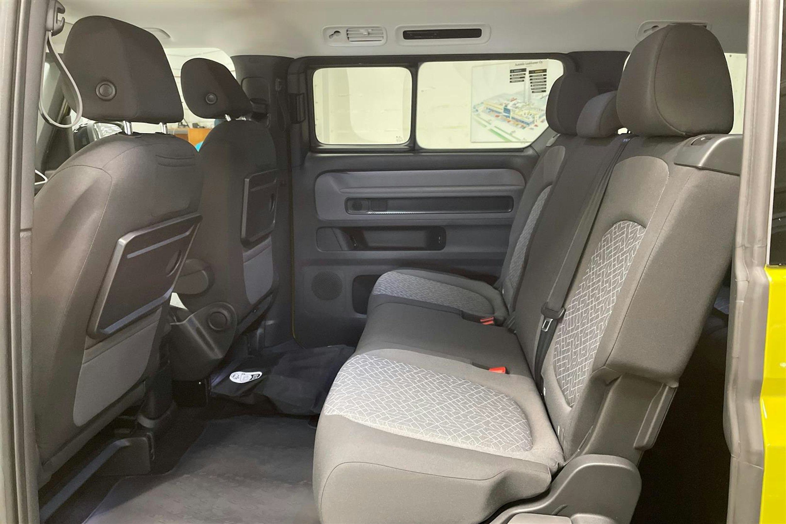 met. keltainen Volkswagen ID. Buzz 2025 kuva 8.