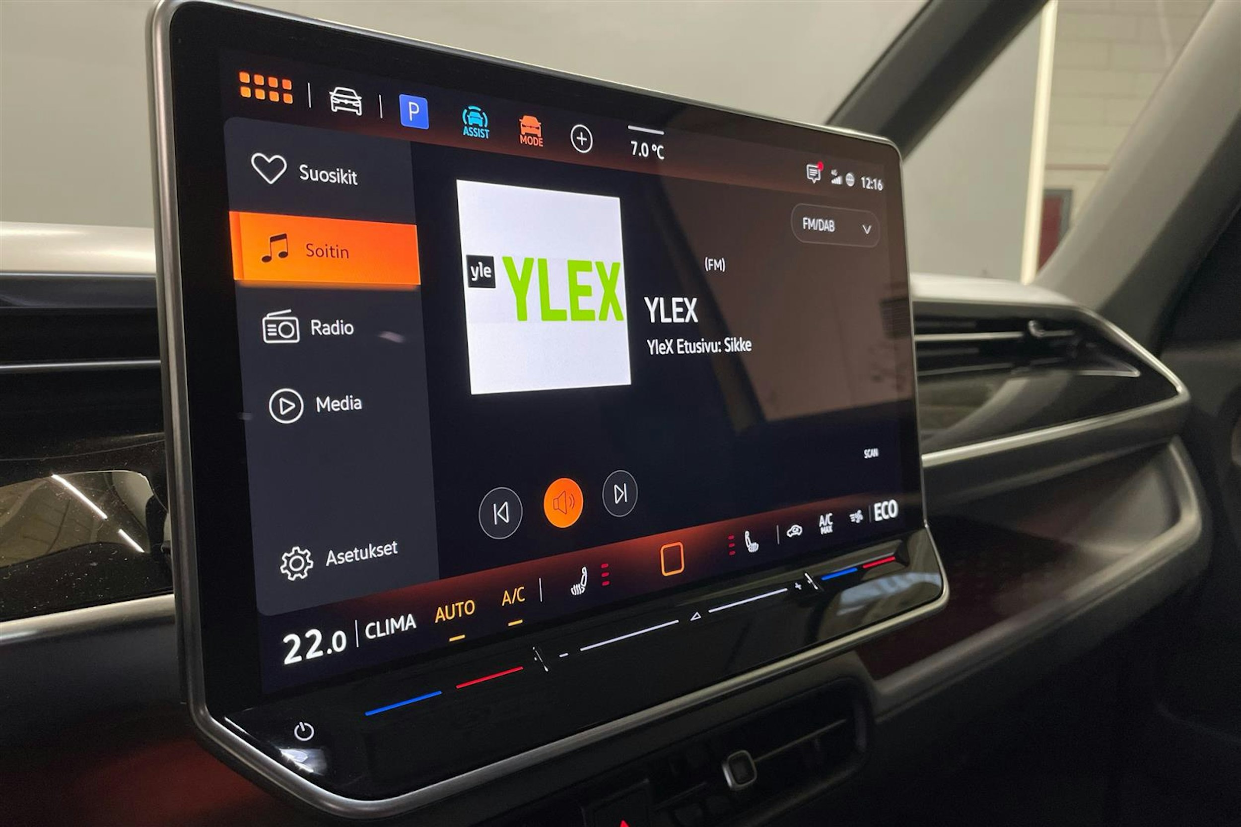 met. keltainen Volkswagen ID. Buzz 2025 kuva 11.