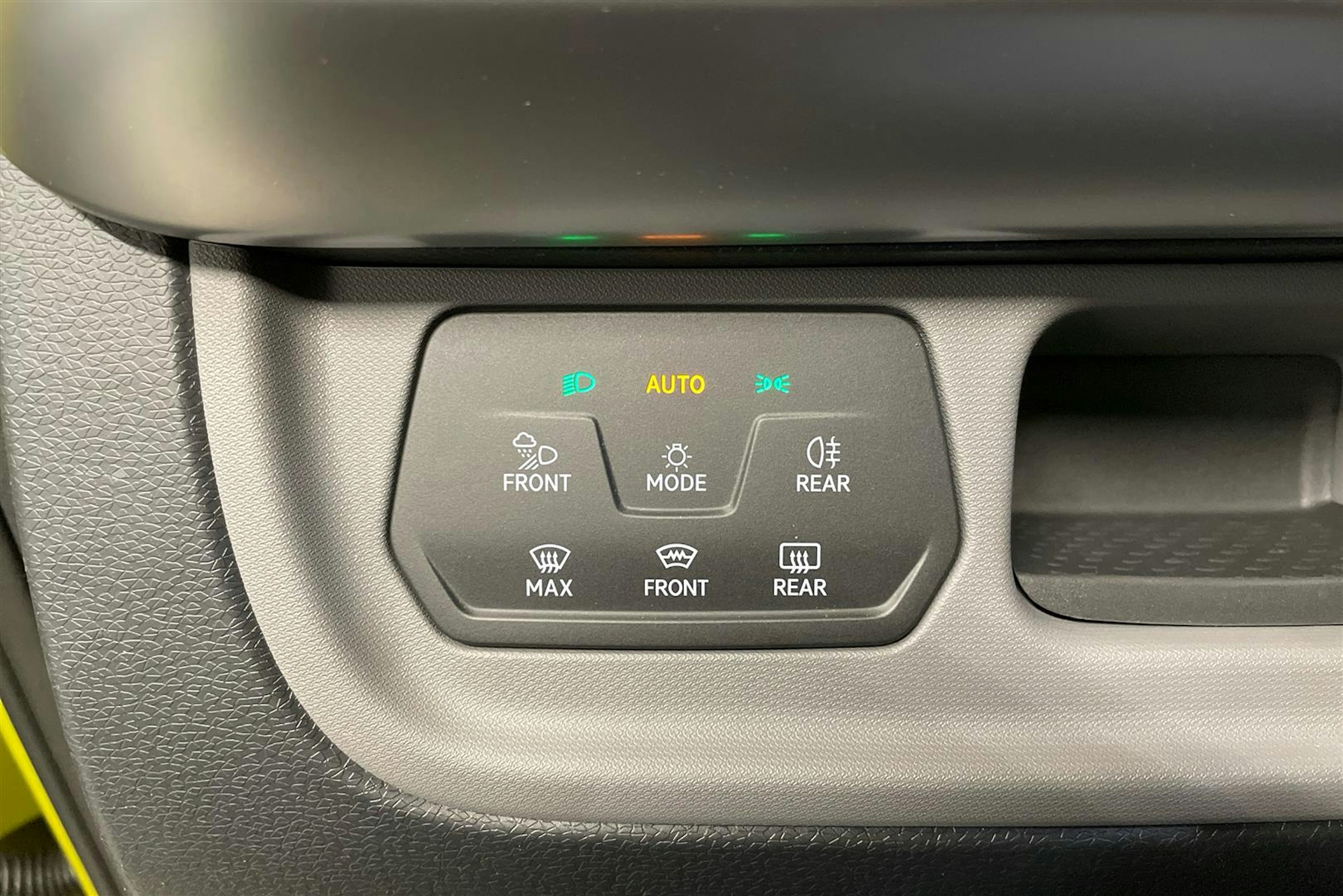 met. keltainen Volkswagen ID. Buzz 2025 kuva 13.