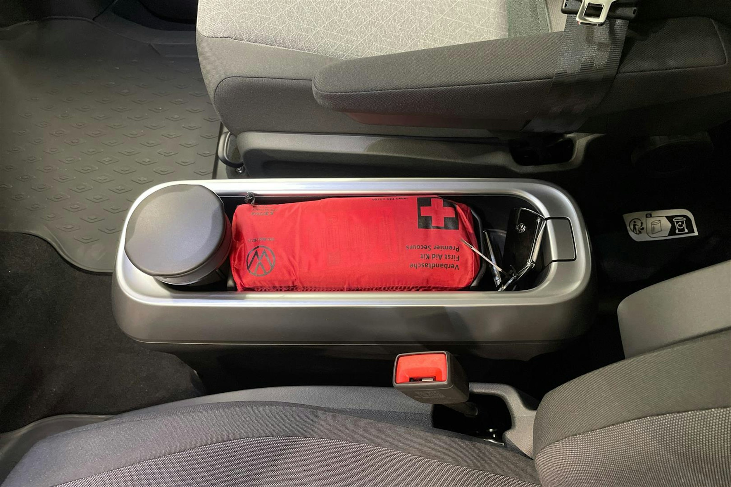 met. keltainen Volkswagen ID. Buzz 2025 kuva 14.