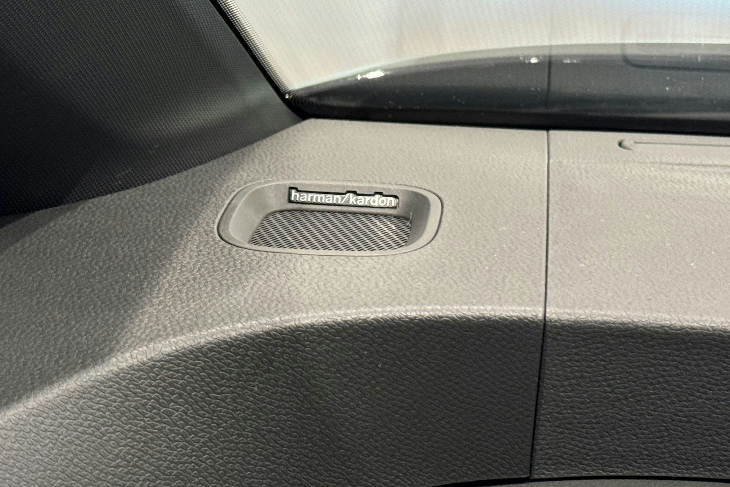 met. musta Volkswagen ID. Buzz 2025 kuva 21.