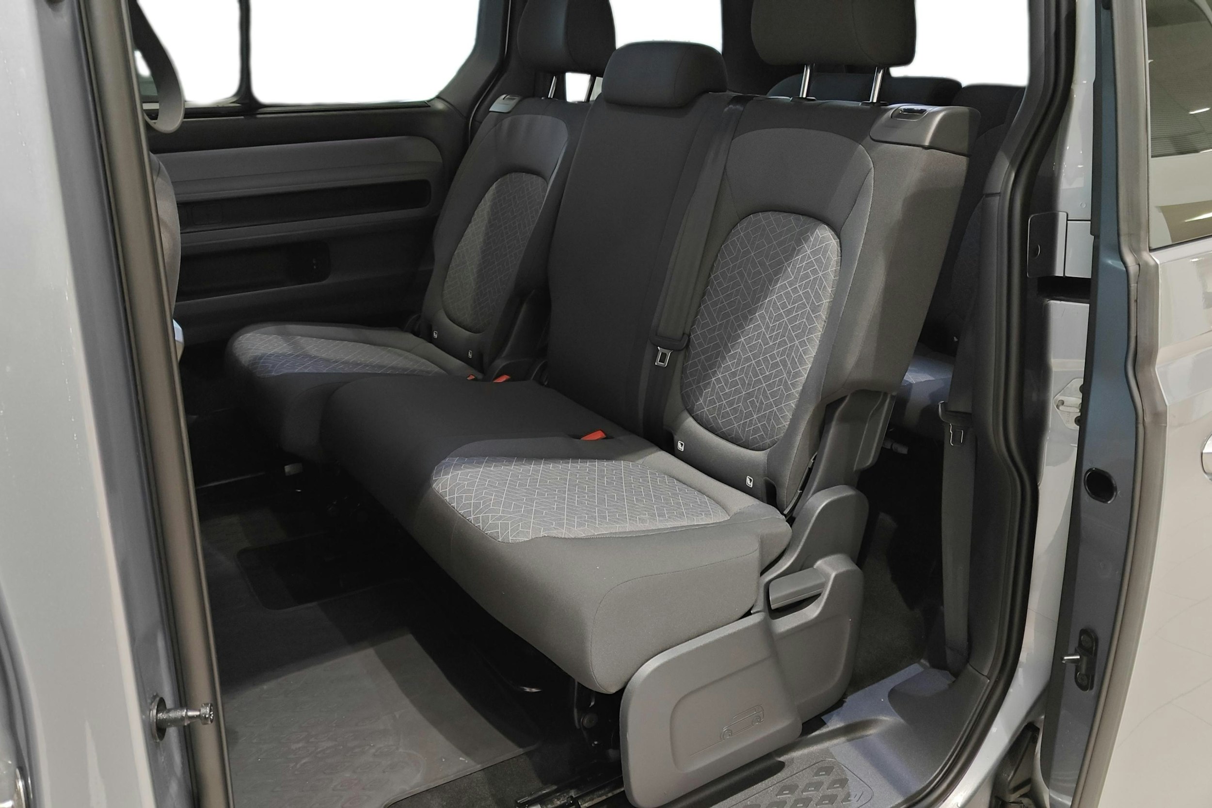 harmaa Volkswagen ID. Buzz 2025 kuva 8.