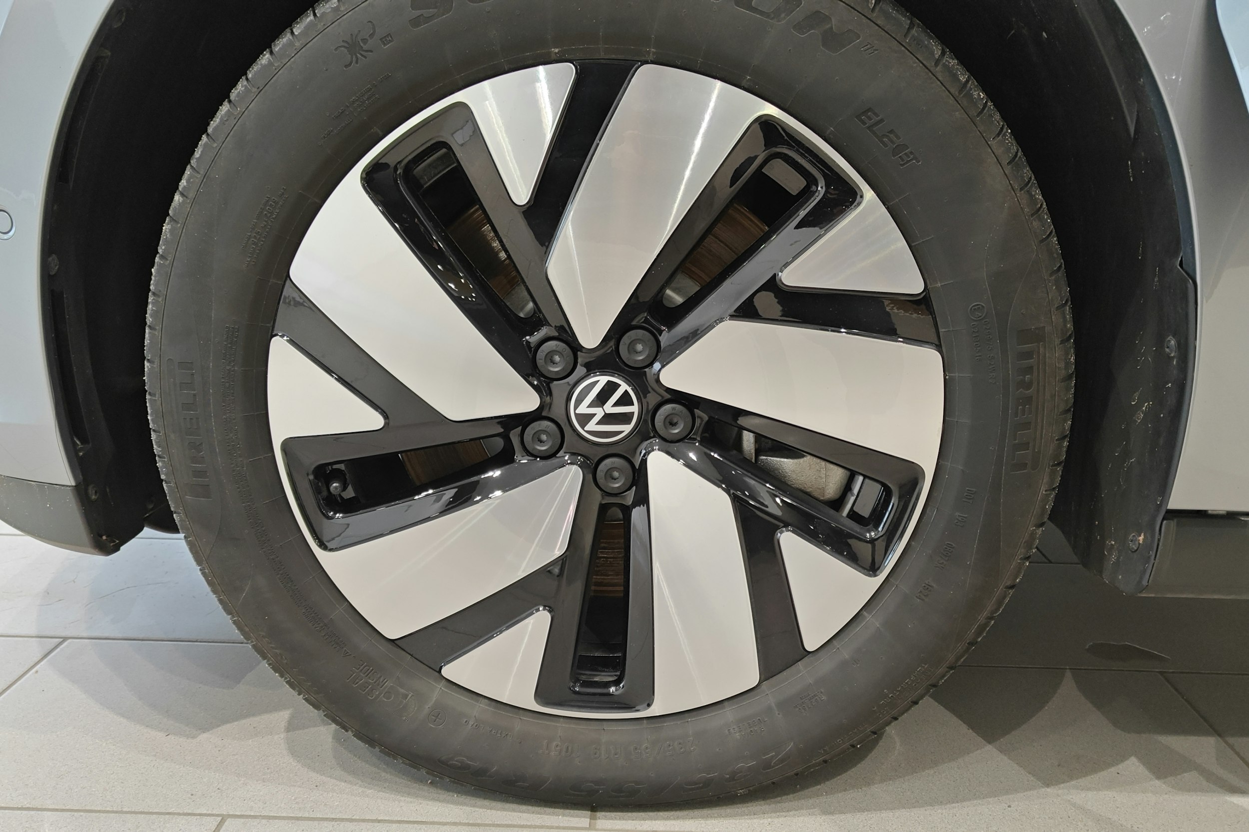 harmaa Volkswagen ID. Buzz 2025 kuva 9.