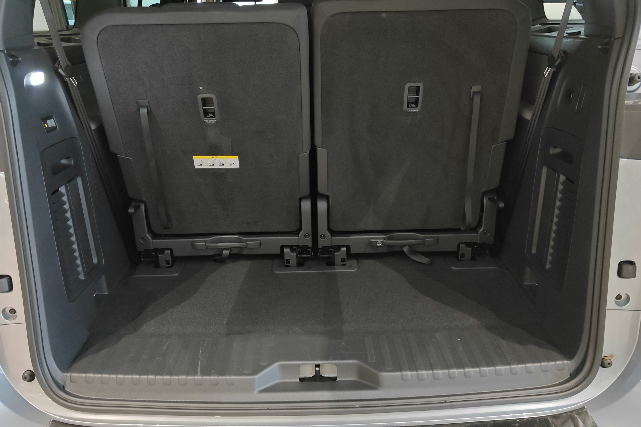 harmaa Volkswagen ID. Buzz 2025 kuva 11.