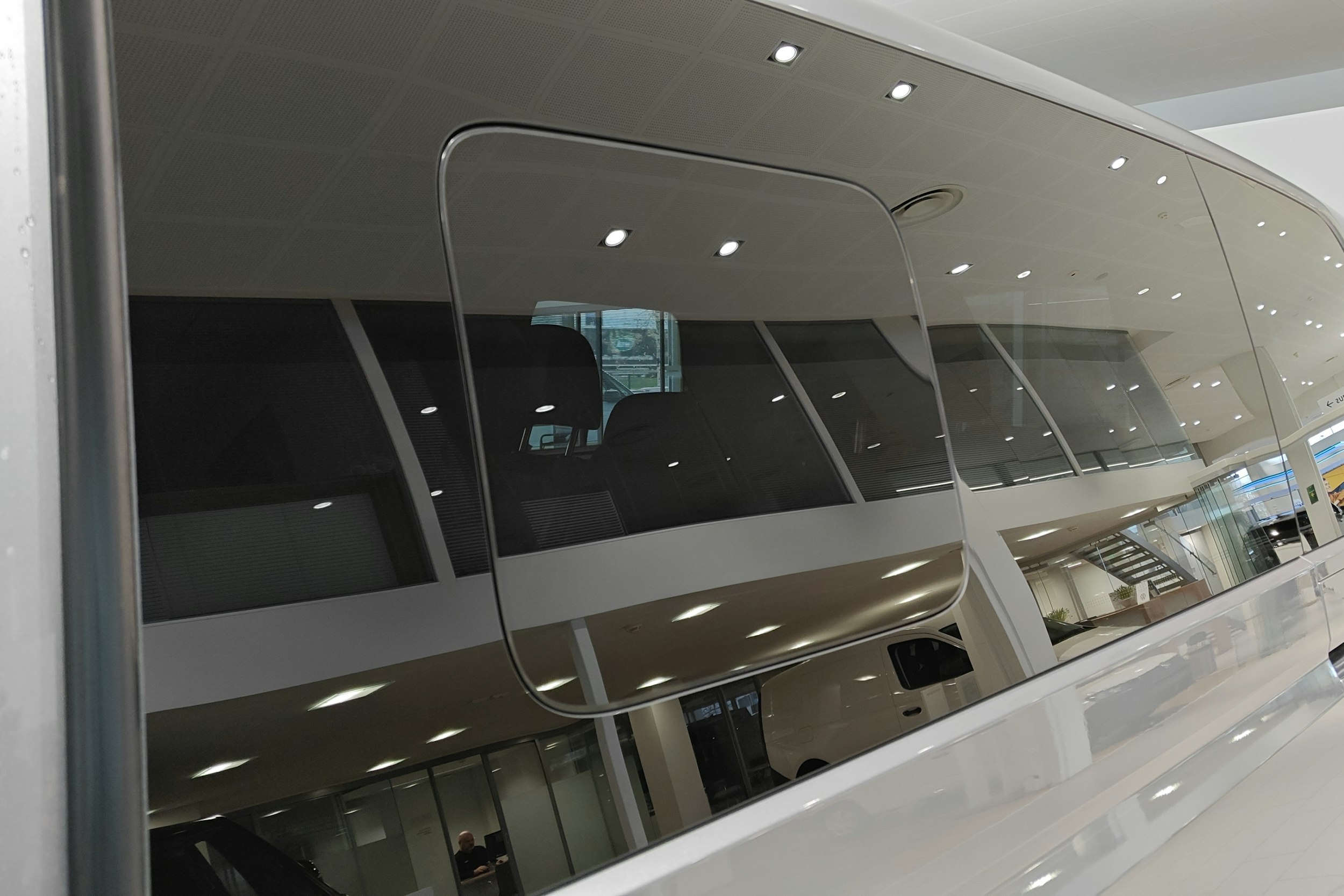 harmaa Volkswagen ID. Buzz 2025 kuva 12.