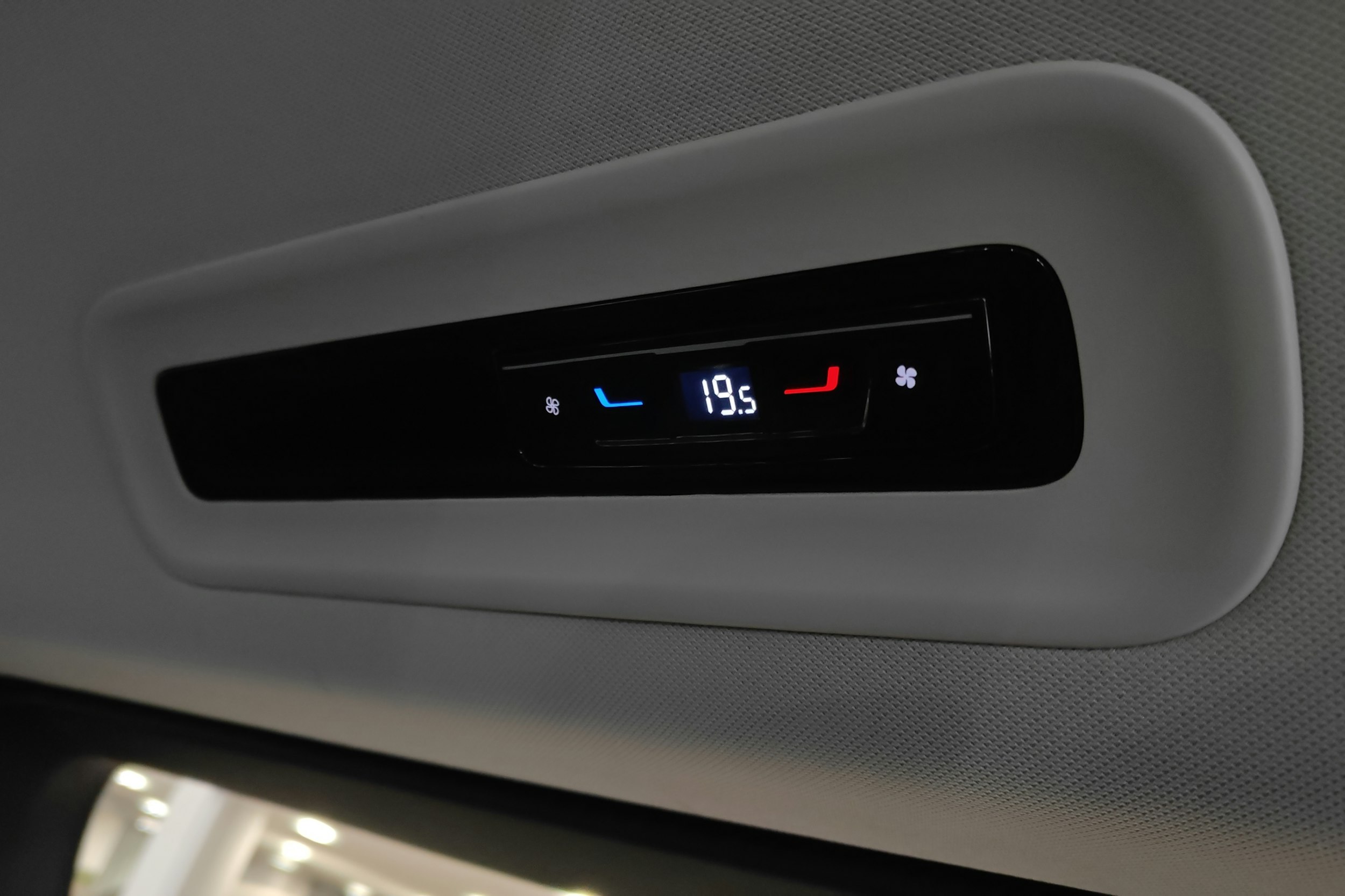 harmaa Volkswagen ID. Buzz 2025 kuva 19.