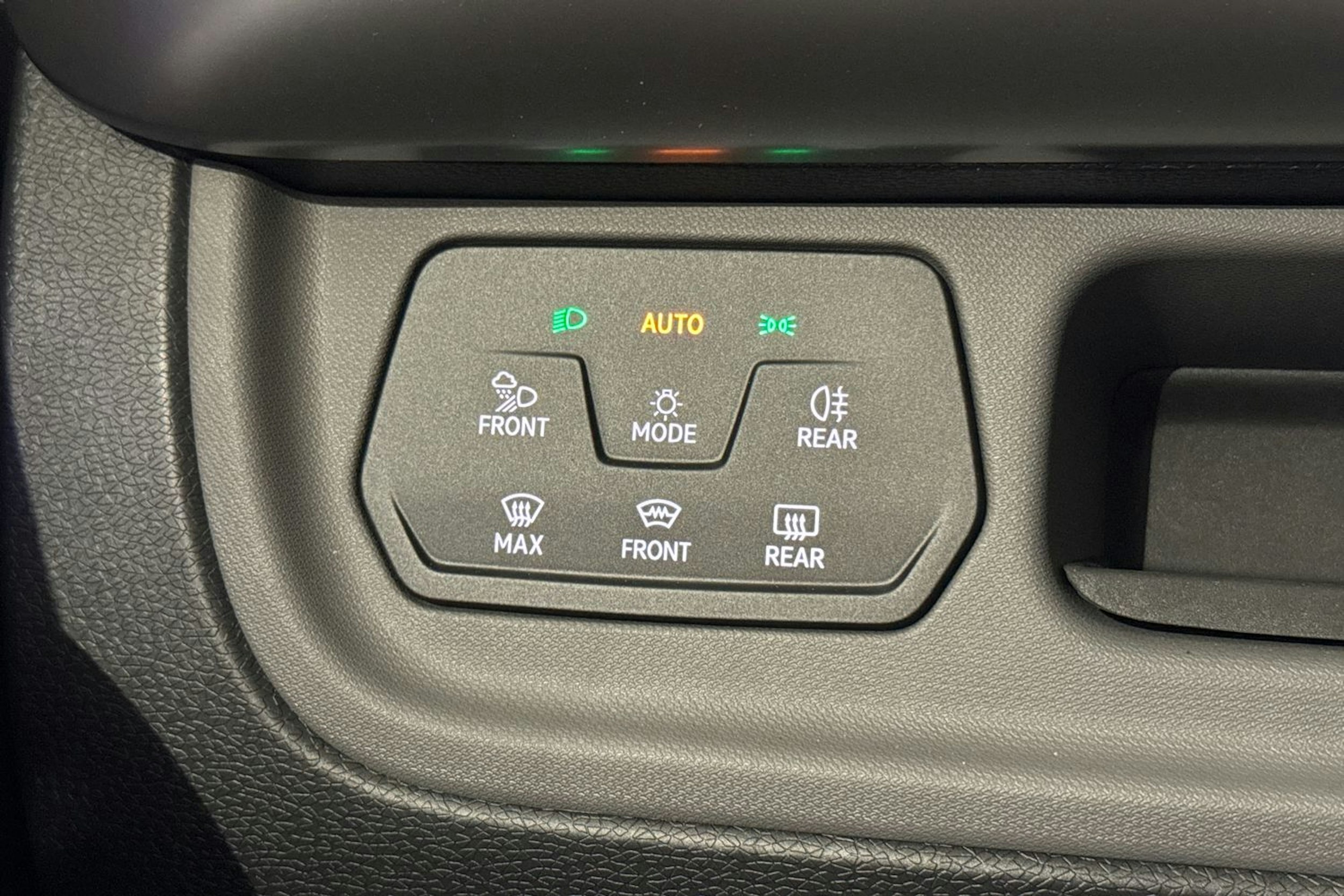 met. musta Volkswagen ID. Buzz 2025 kuva 16.