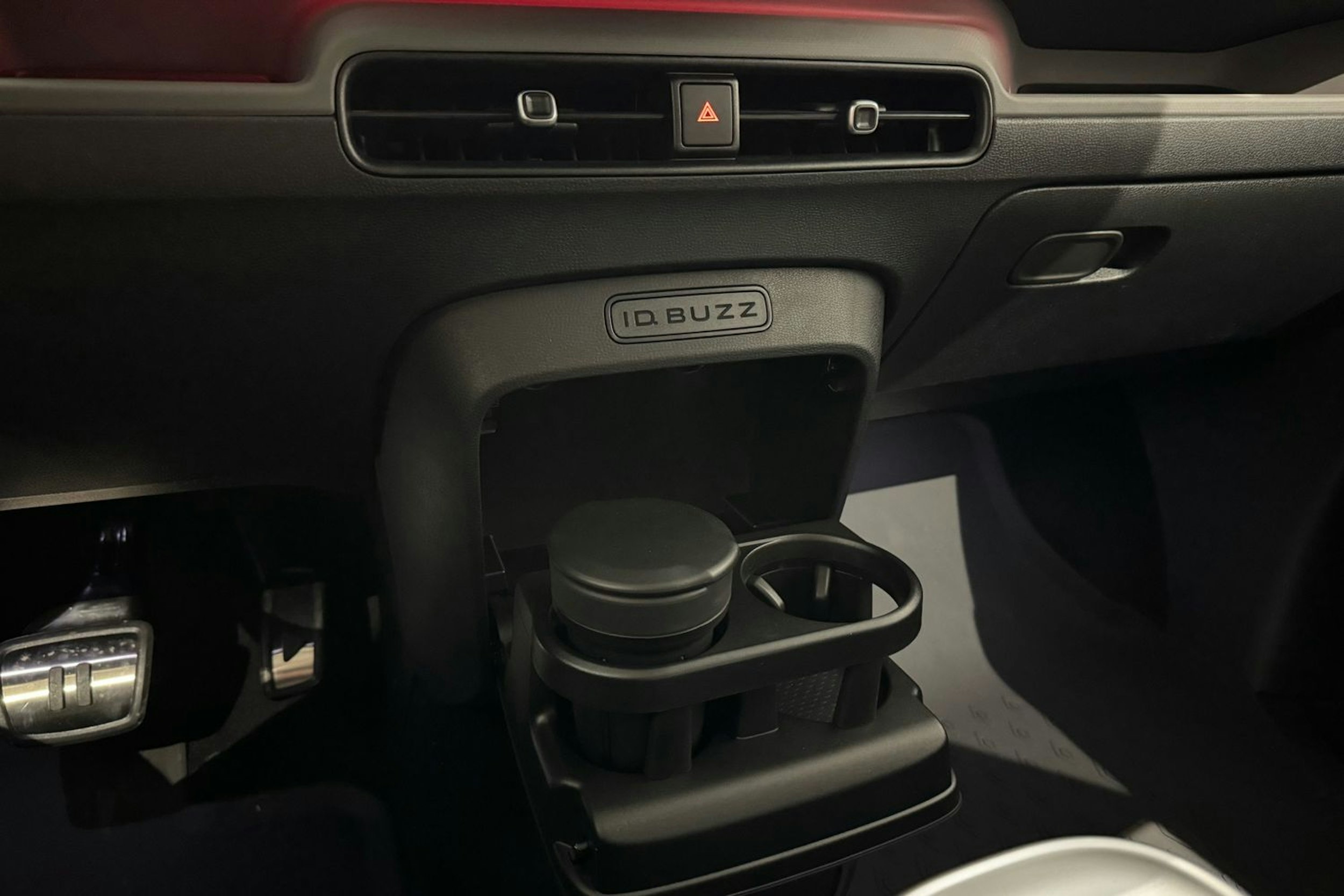 met. musta Volkswagen ID. Buzz 2025 kuva 27.