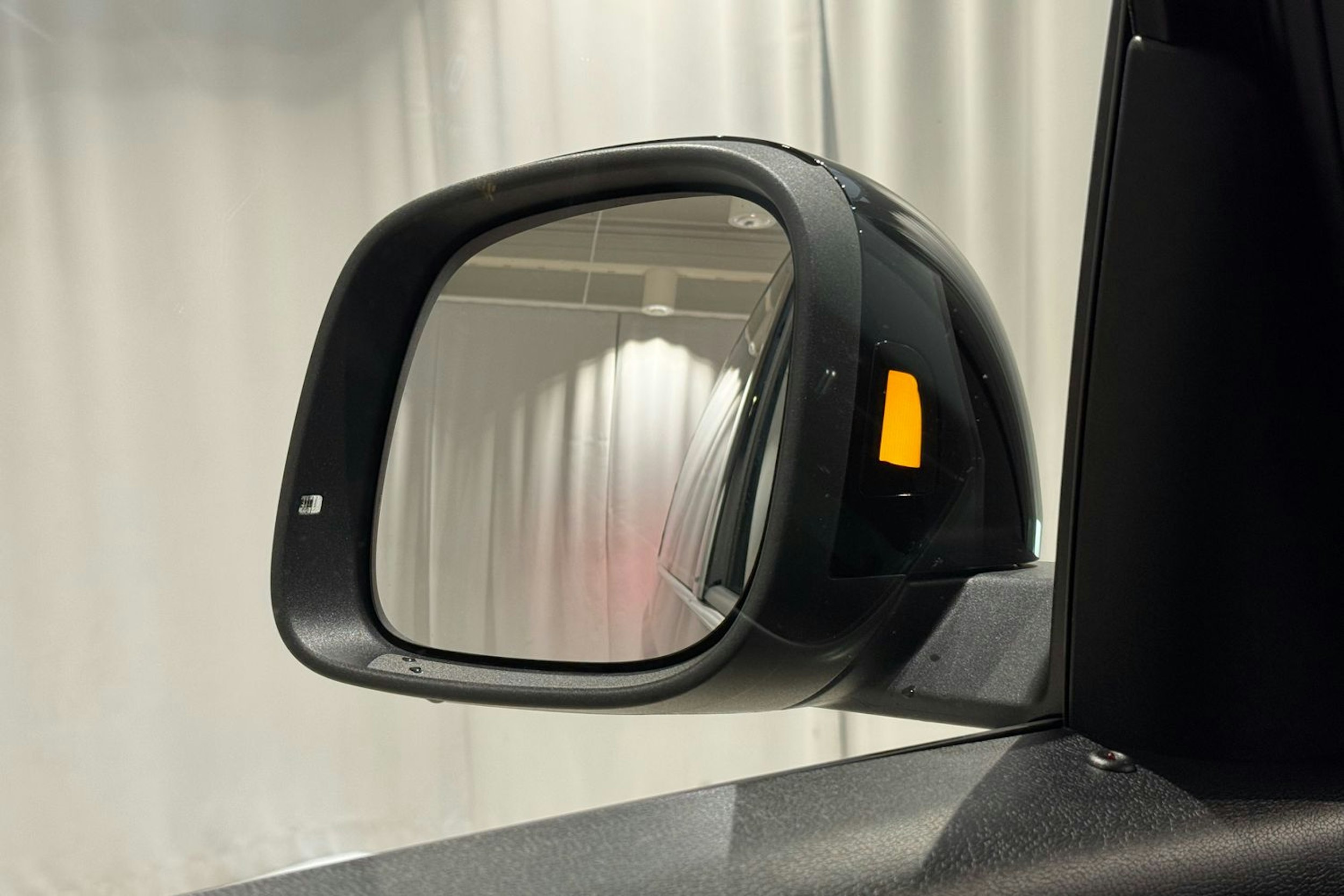 met. musta Volkswagen ID. Buzz 2025 kuva 28.