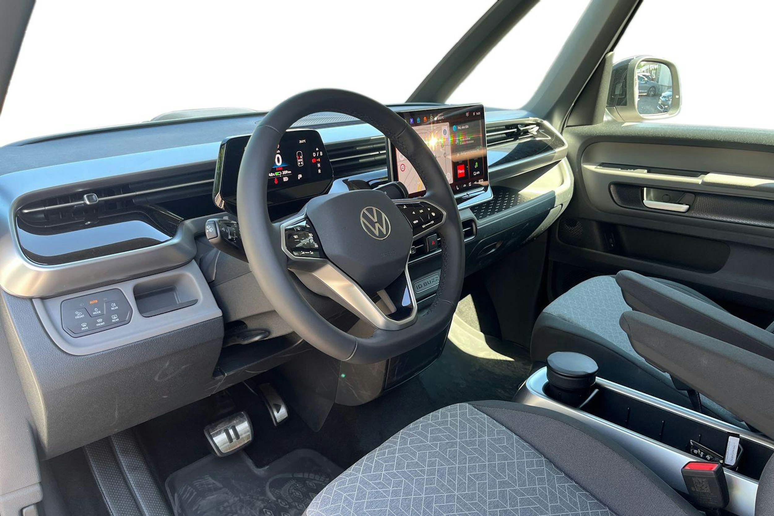 valkoinen Volkswagen ID. Buzz 2025 kuva 7.