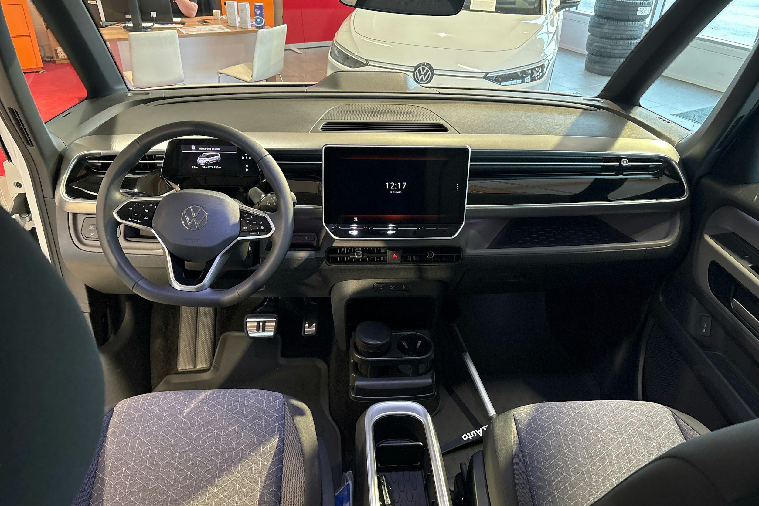 valkoinen Volkswagen ID. Buzz 2025 kuva 7.