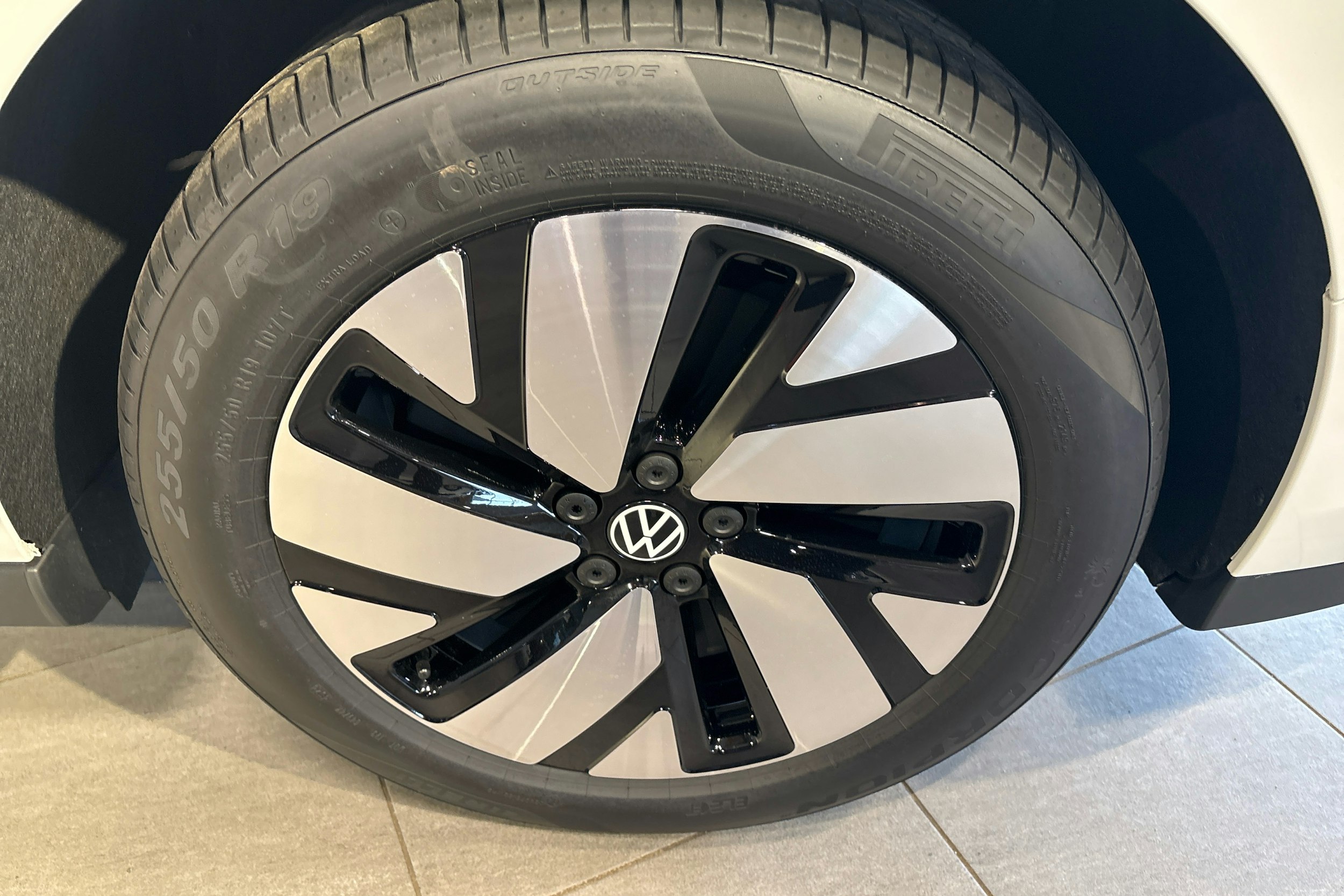 valkoinen Volkswagen ID. Buzz 2025 kuva 9.