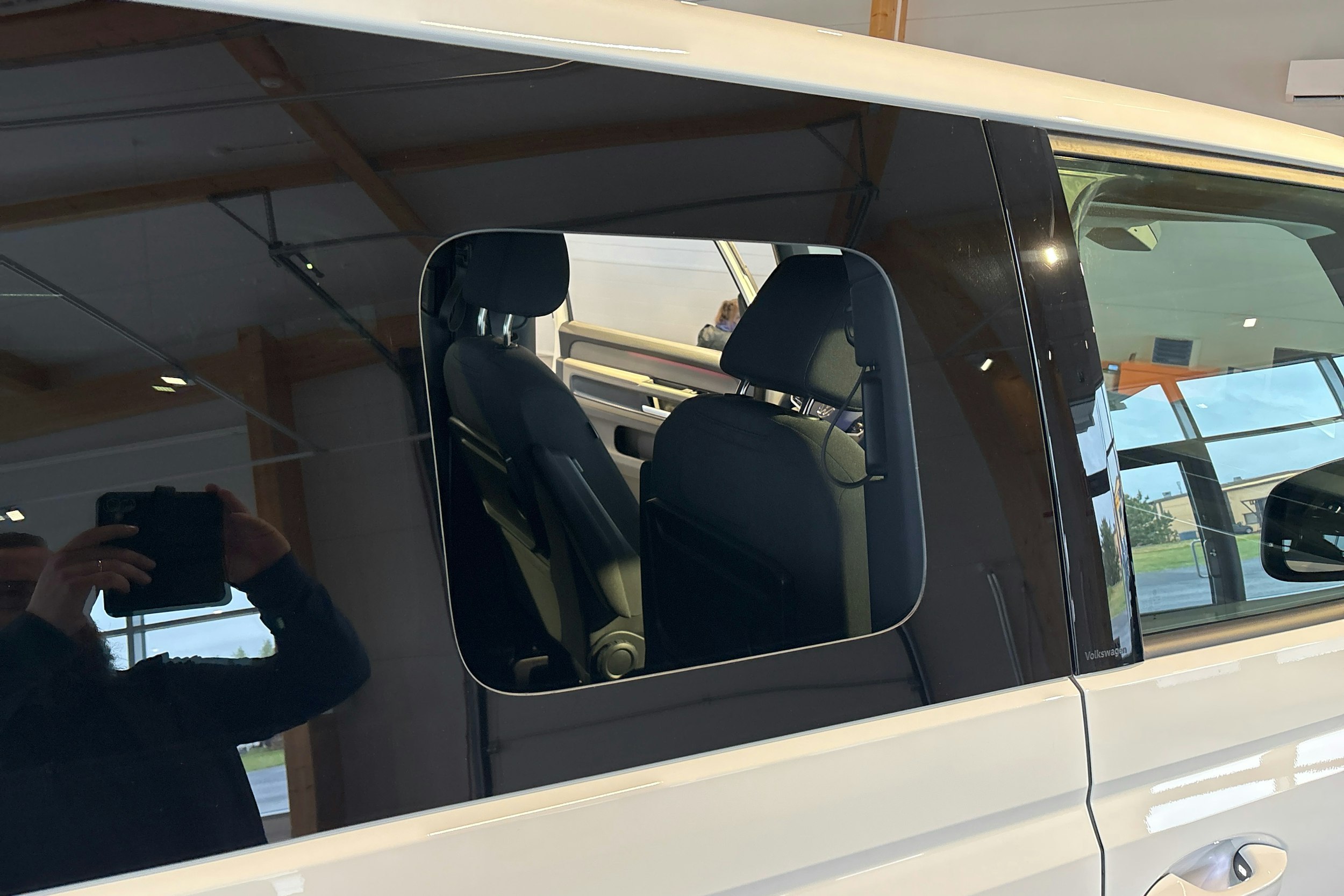 valkoinen Volkswagen ID. Buzz 2025 kuva 14.