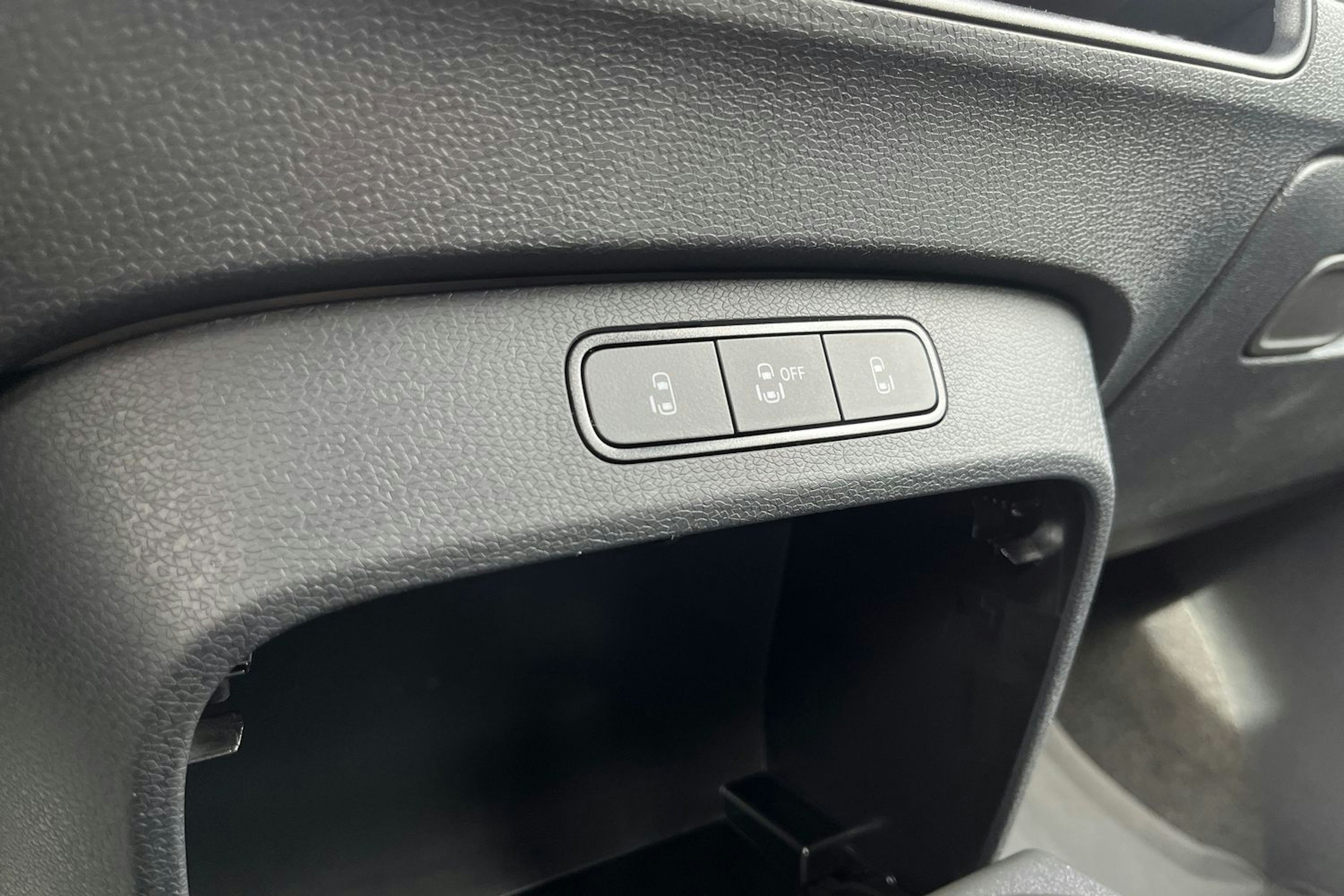 punainen Volkswagen ID. Buzz 2025 kuva 15.