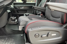 punainen Volkswagen ID. Buzz 2025 kuva 18.