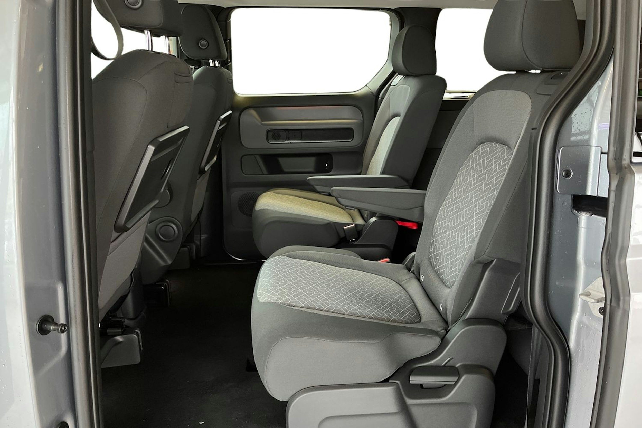 harmaa Volkswagen ID. Buzz 2025 kuva 10.