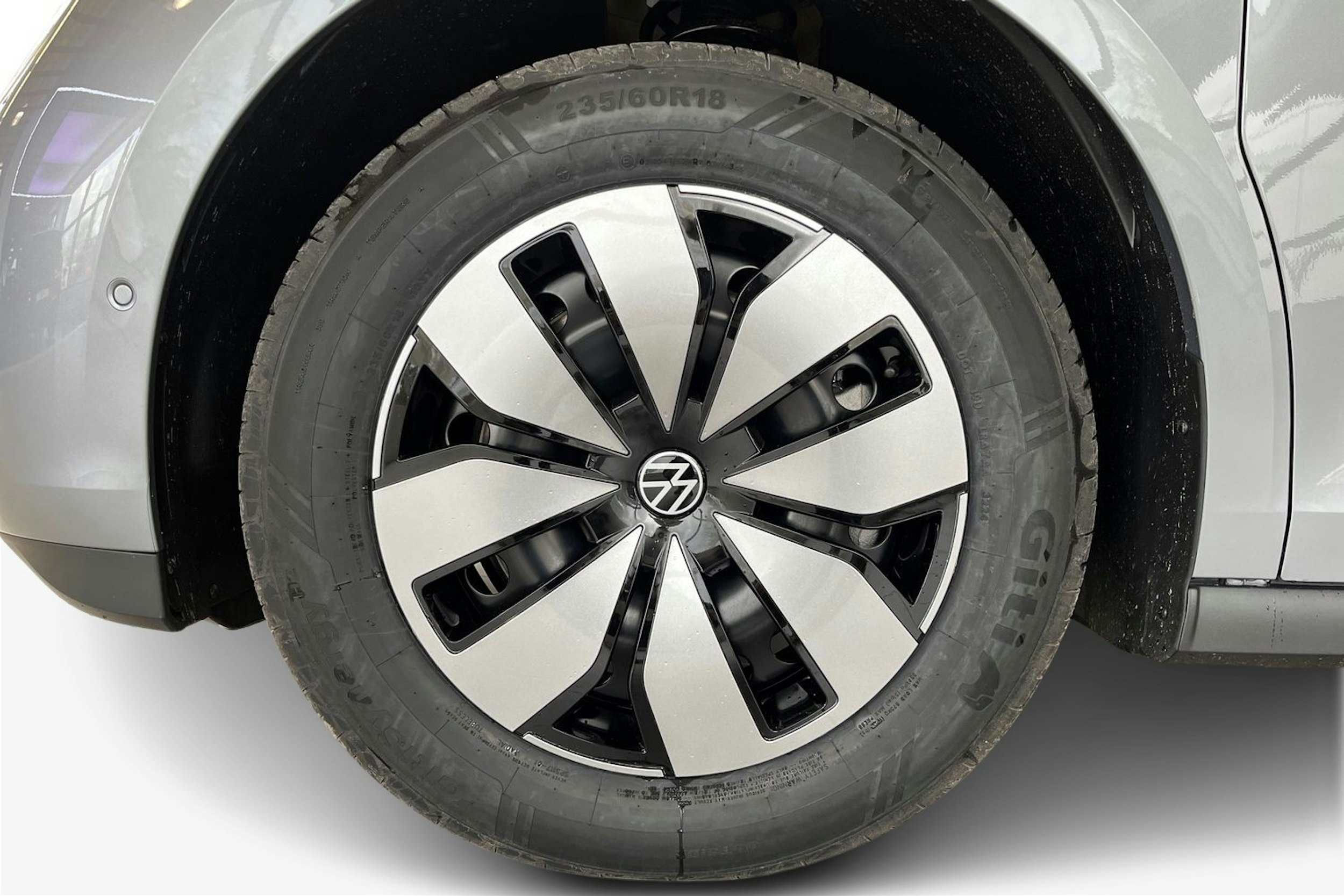harmaa Volkswagen ID. Buzz 2025 kuva 11.
