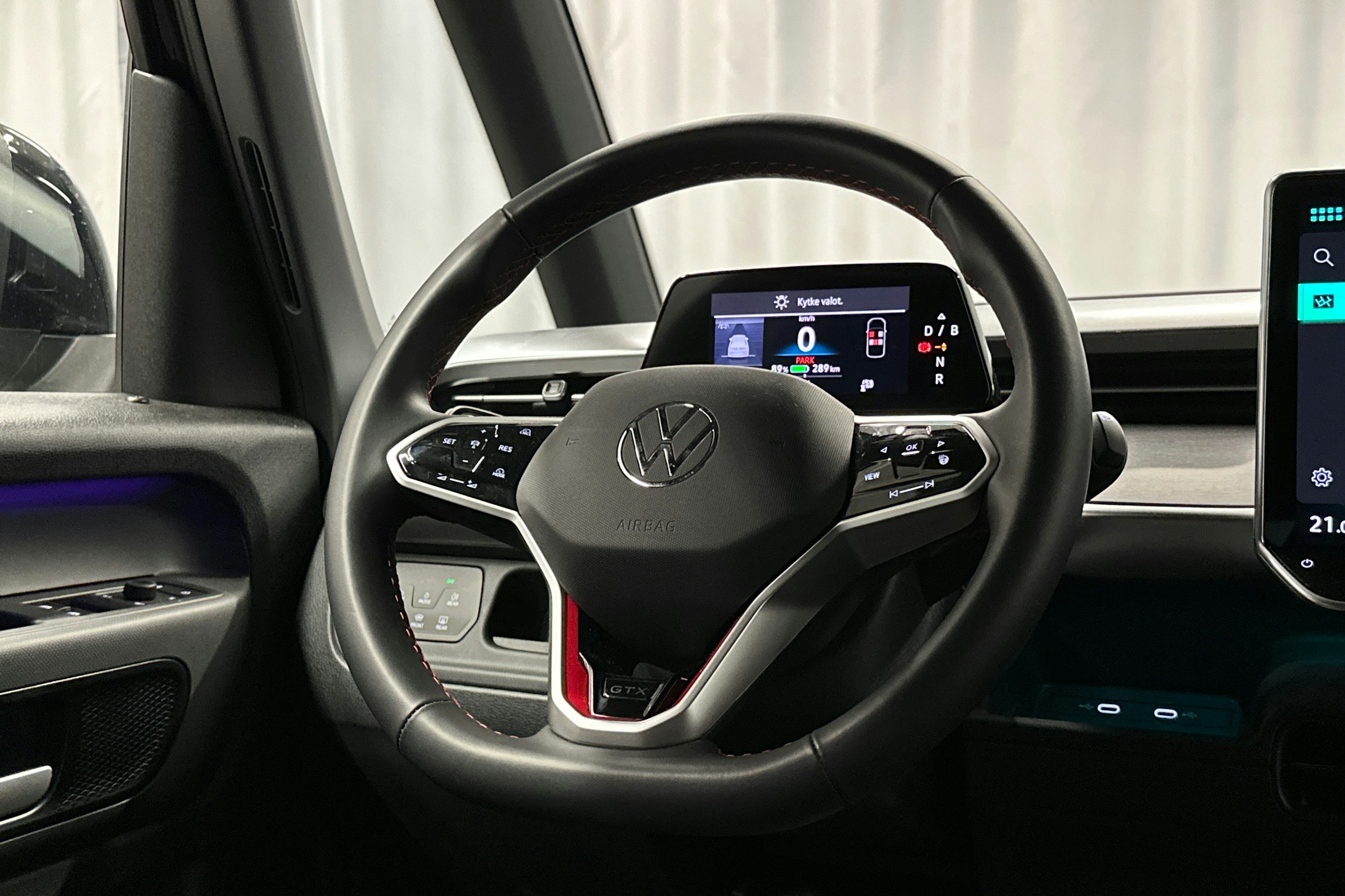 musta Volkswagen ID. Buzz 2025 kuva 14.