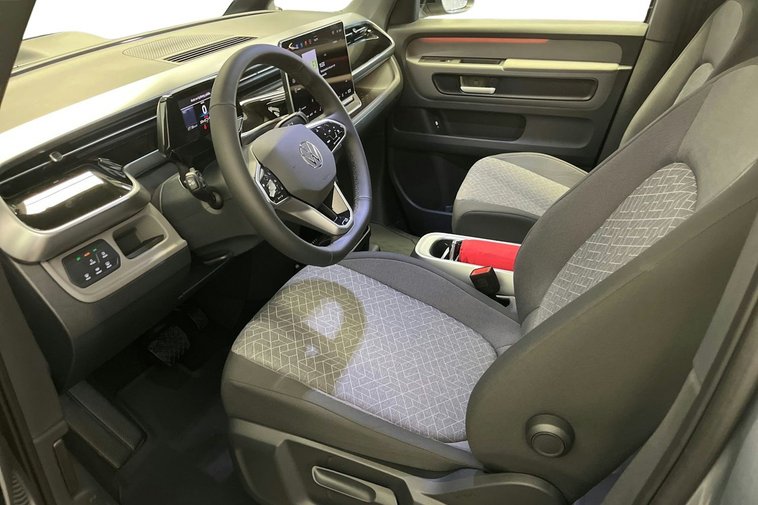 met. harmaa Volkswagen ID. Buzz 2025 kuva 8.