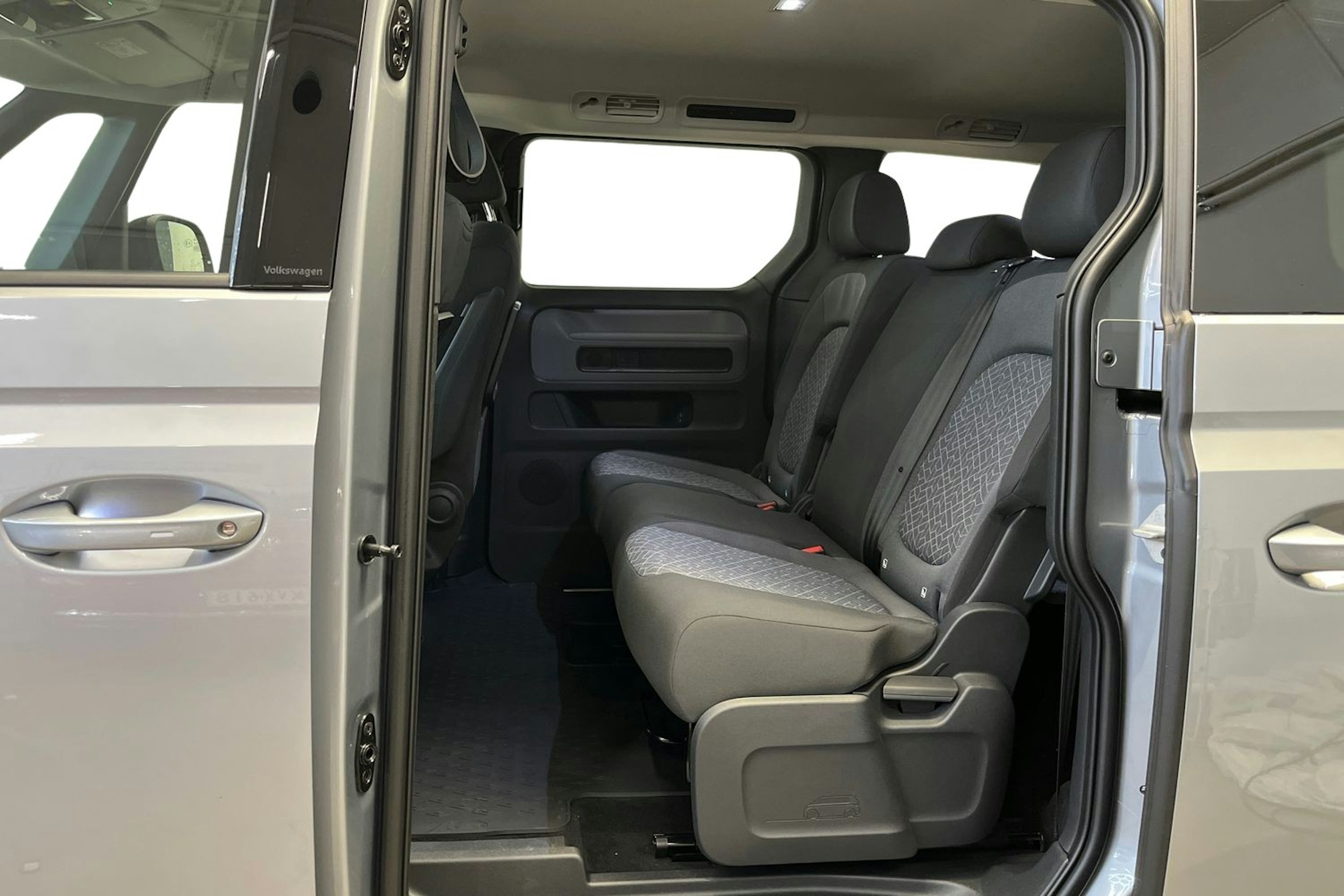 met. harmaa Volkswagen ID. Buzz 2025 kuva 10.