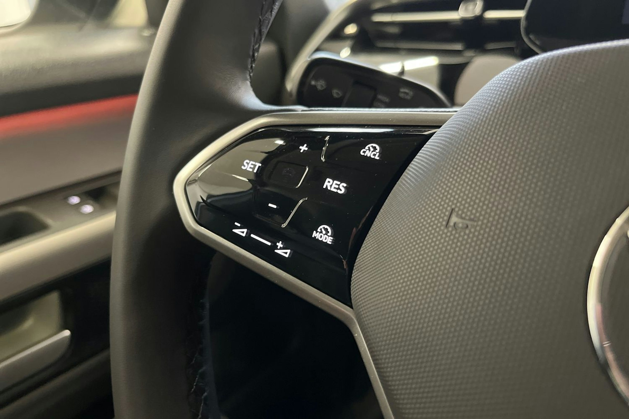 met. harmaa Volkswagen ID. Buzz 2025 kuva 17.