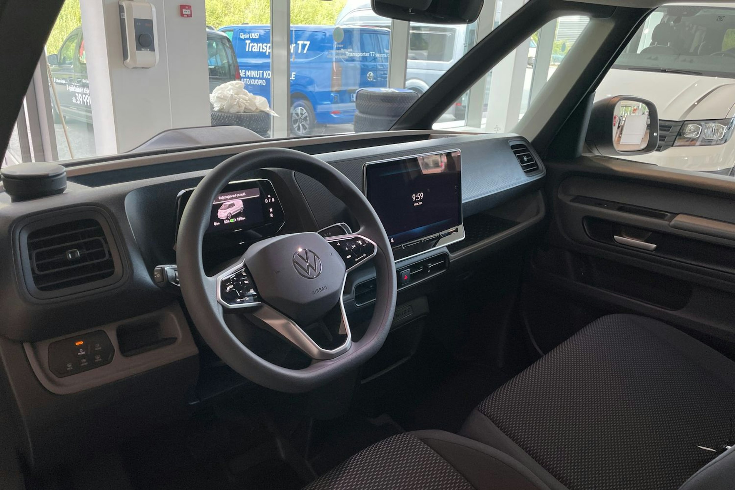 valkoinen Volkswagen ID. Buzz 2025 kuva 12.