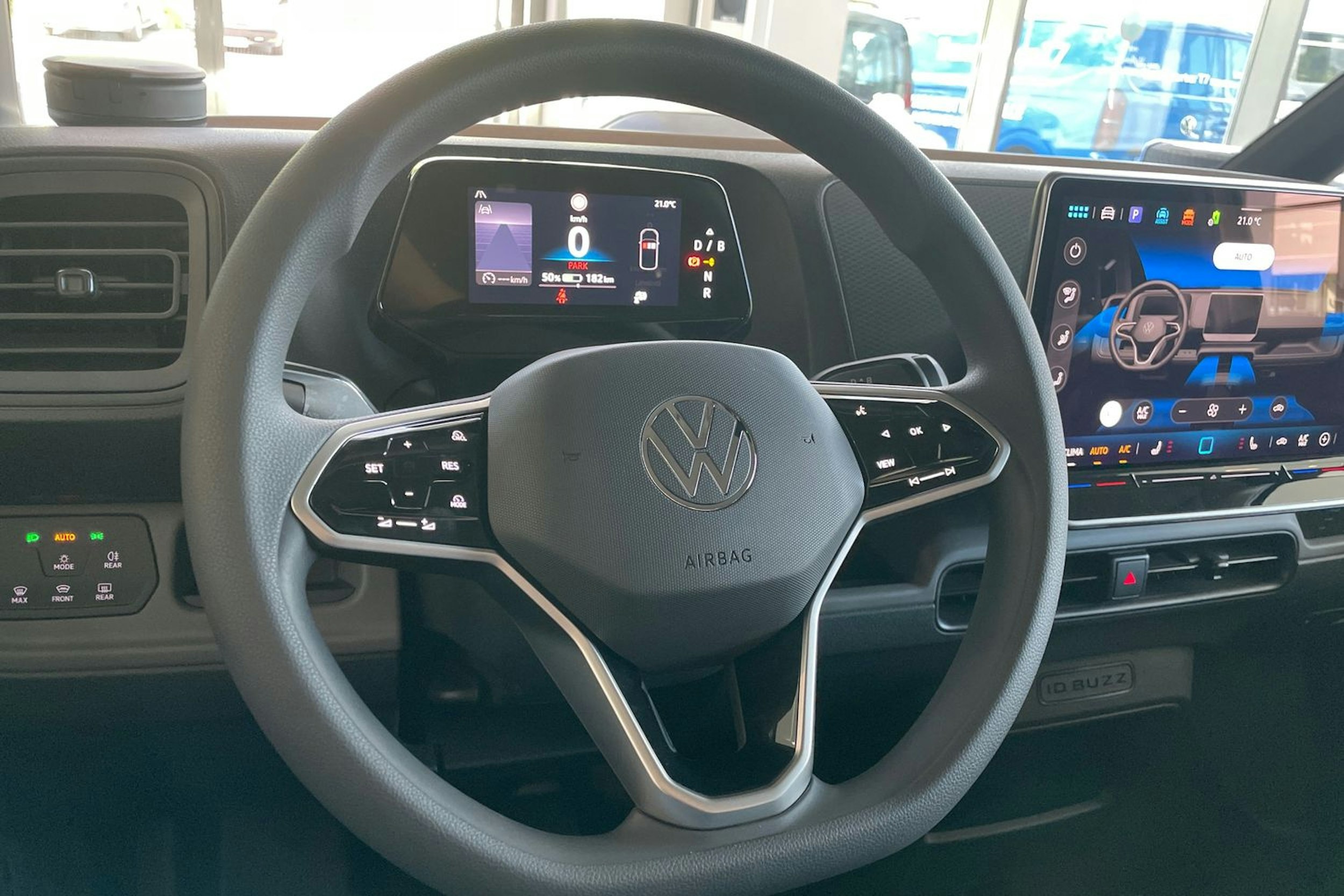 valkoinen Volkswagen ID. Buzz 2025 kuva 14.
