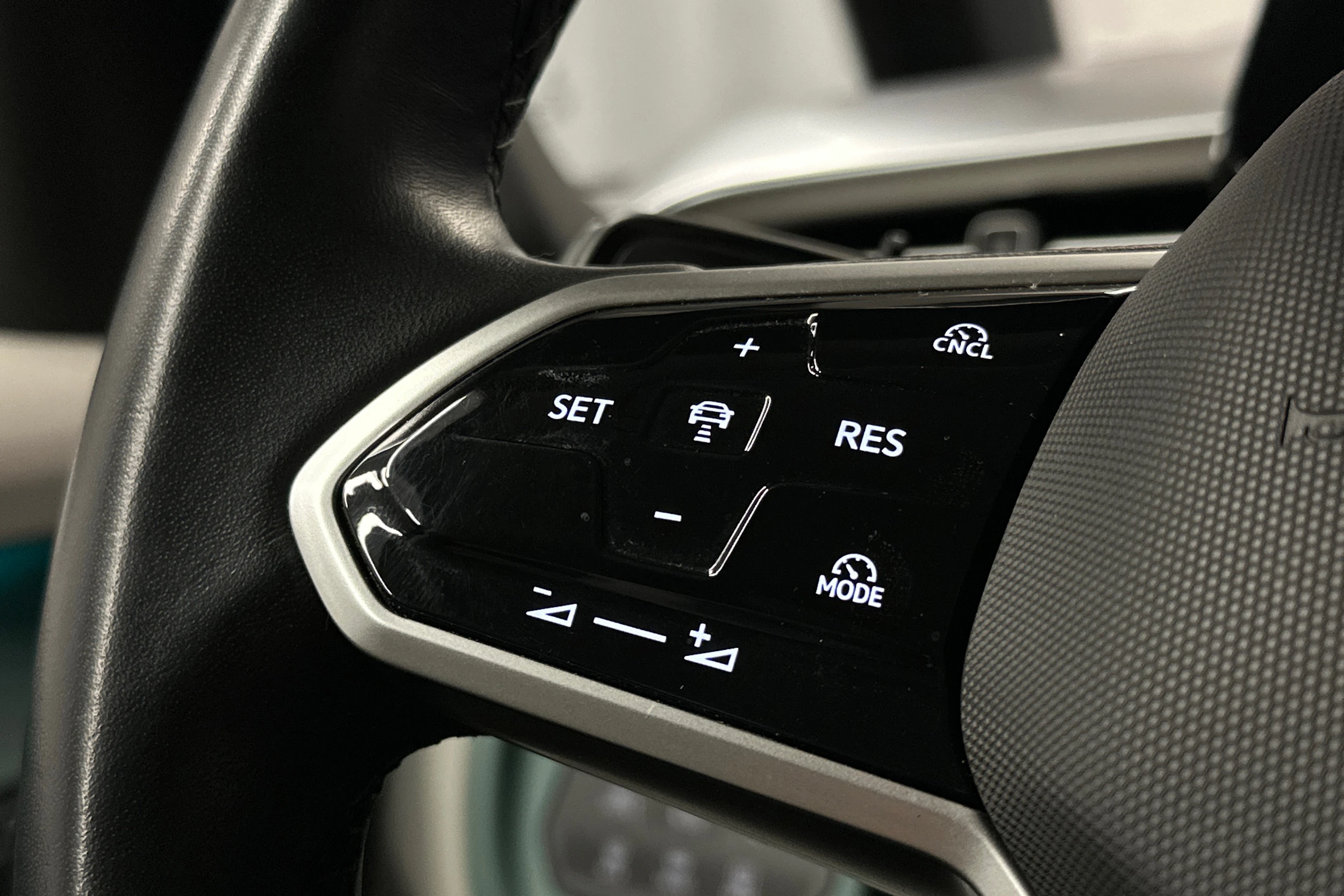 vihreä Volkswagen ID. Buzz 2025 kuva 22.
