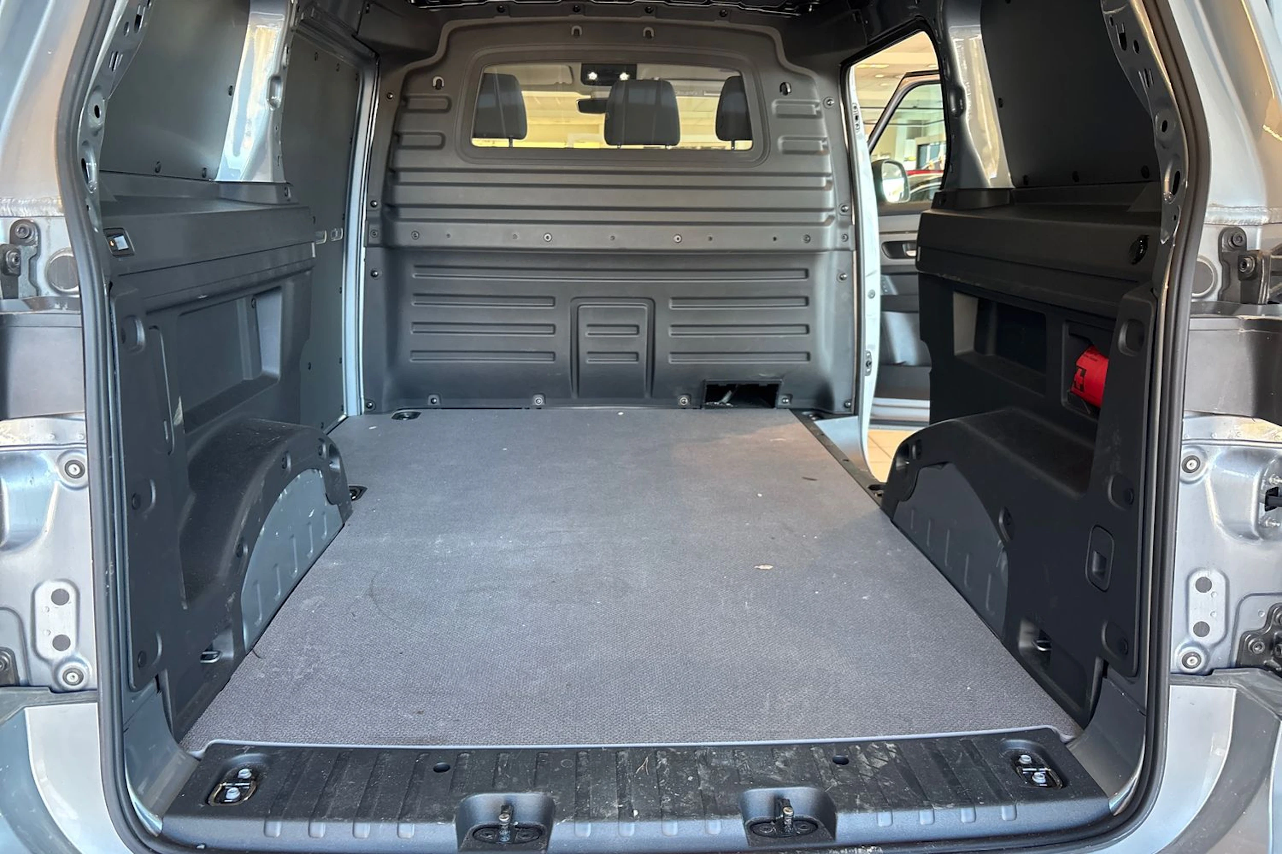 harmaa Volkswagen ID. Buzz Cargo 2025 kuva 10.