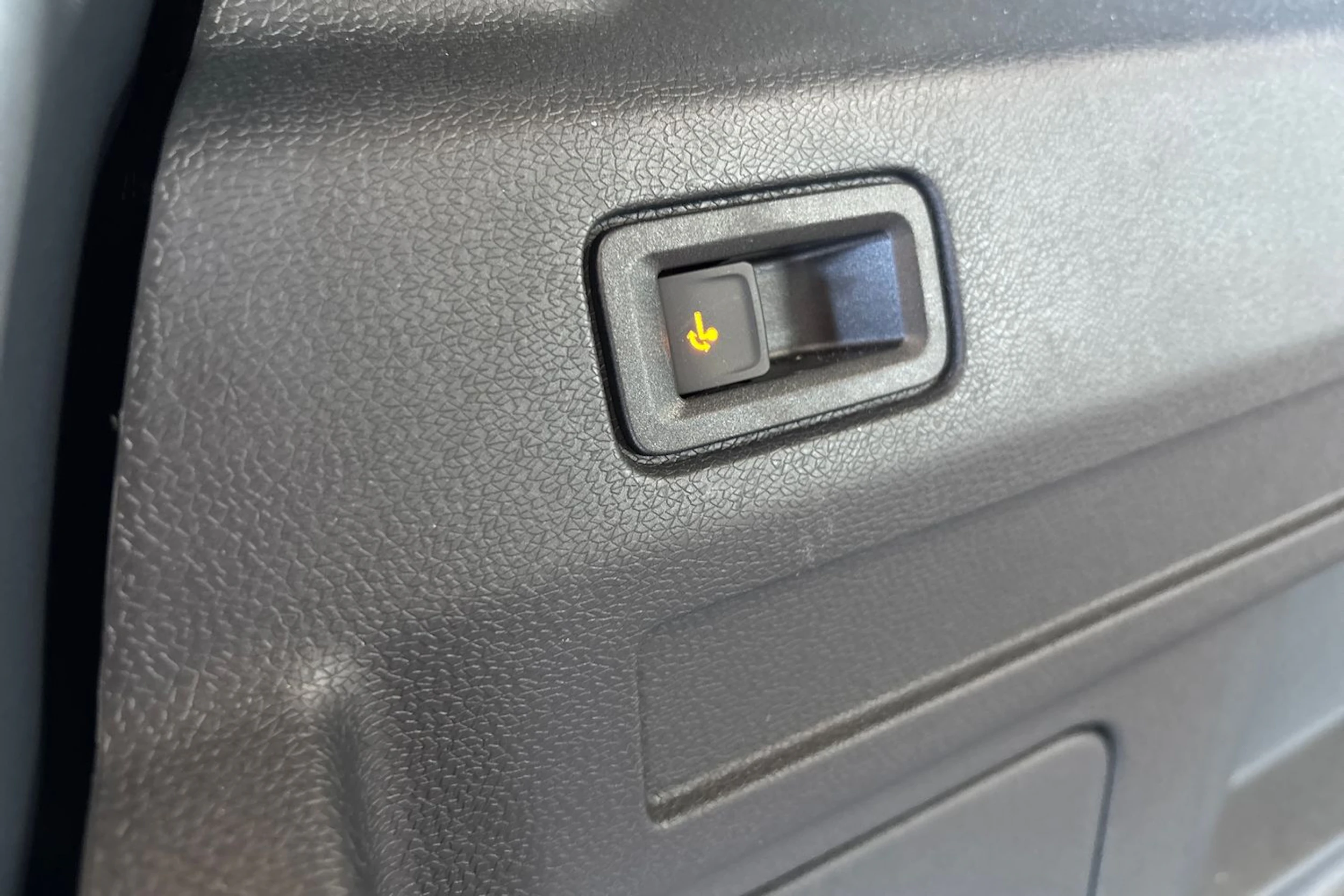 harmaa Volkswagen ID. Buzz Cargo 2025 kuva 11.