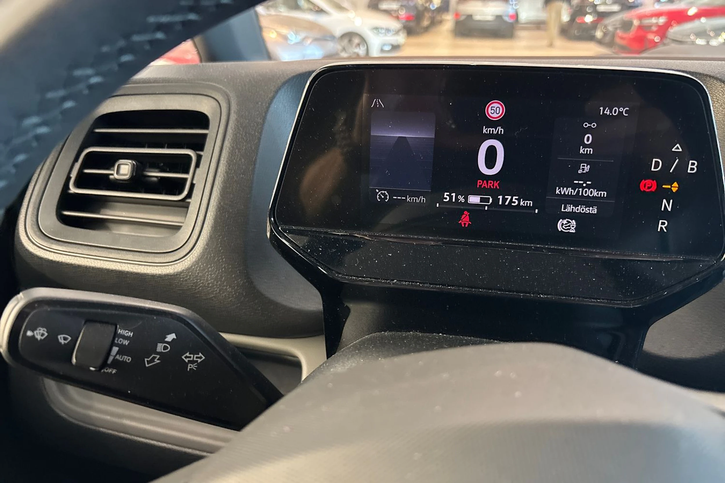 harmaa Volkswagen ID. Buzz Cargo 2025 kuva 12.