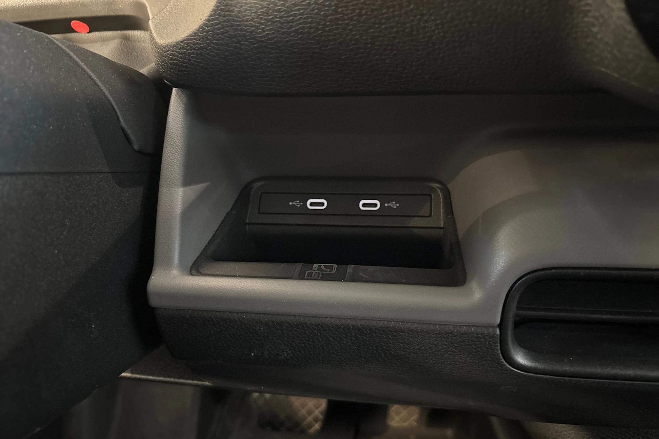 harmaa Volkswagen ID. Buzz Cargo 2025 kuva 16.