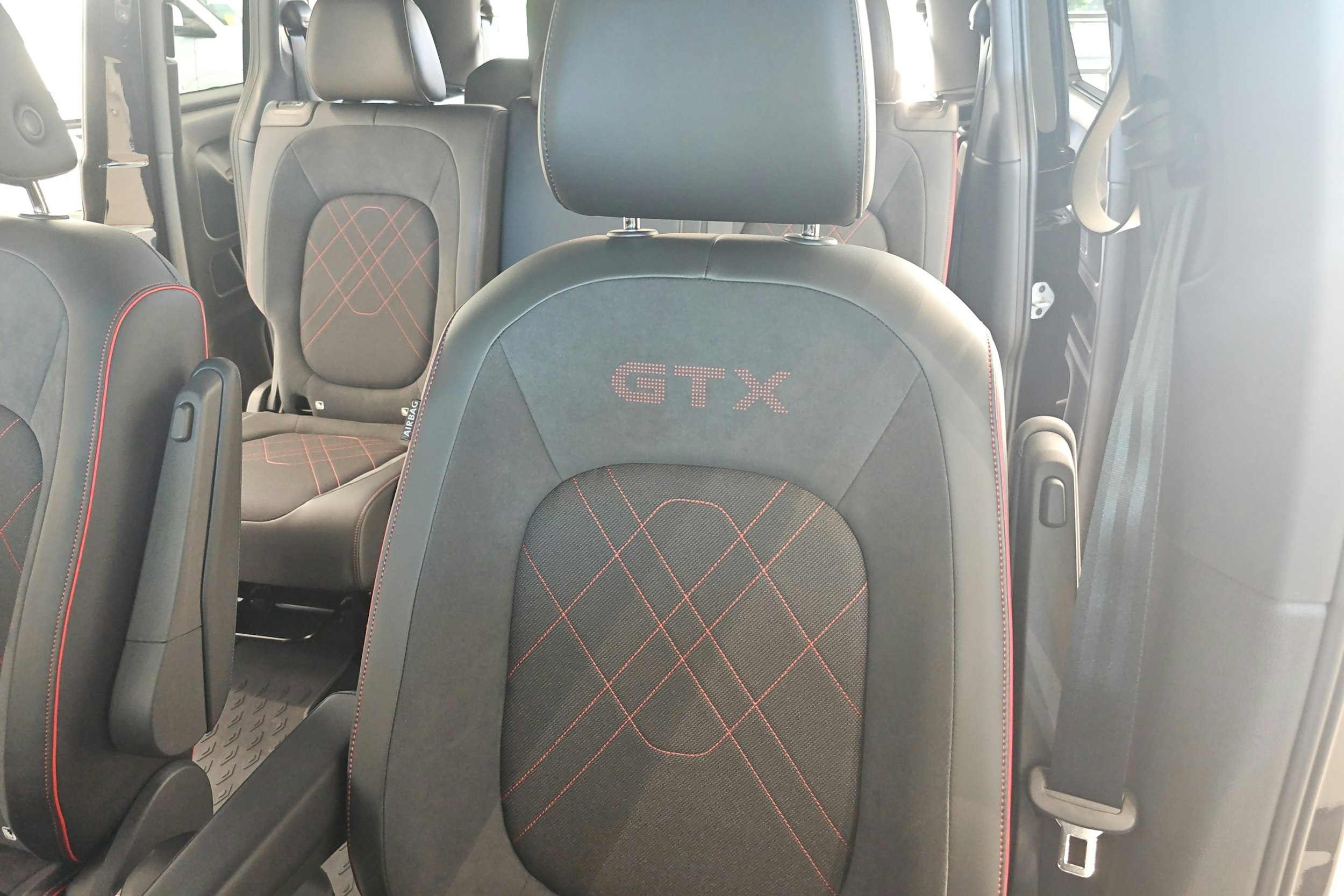 musta Volkswagen ID. Buzz 2025 kuva 21.
