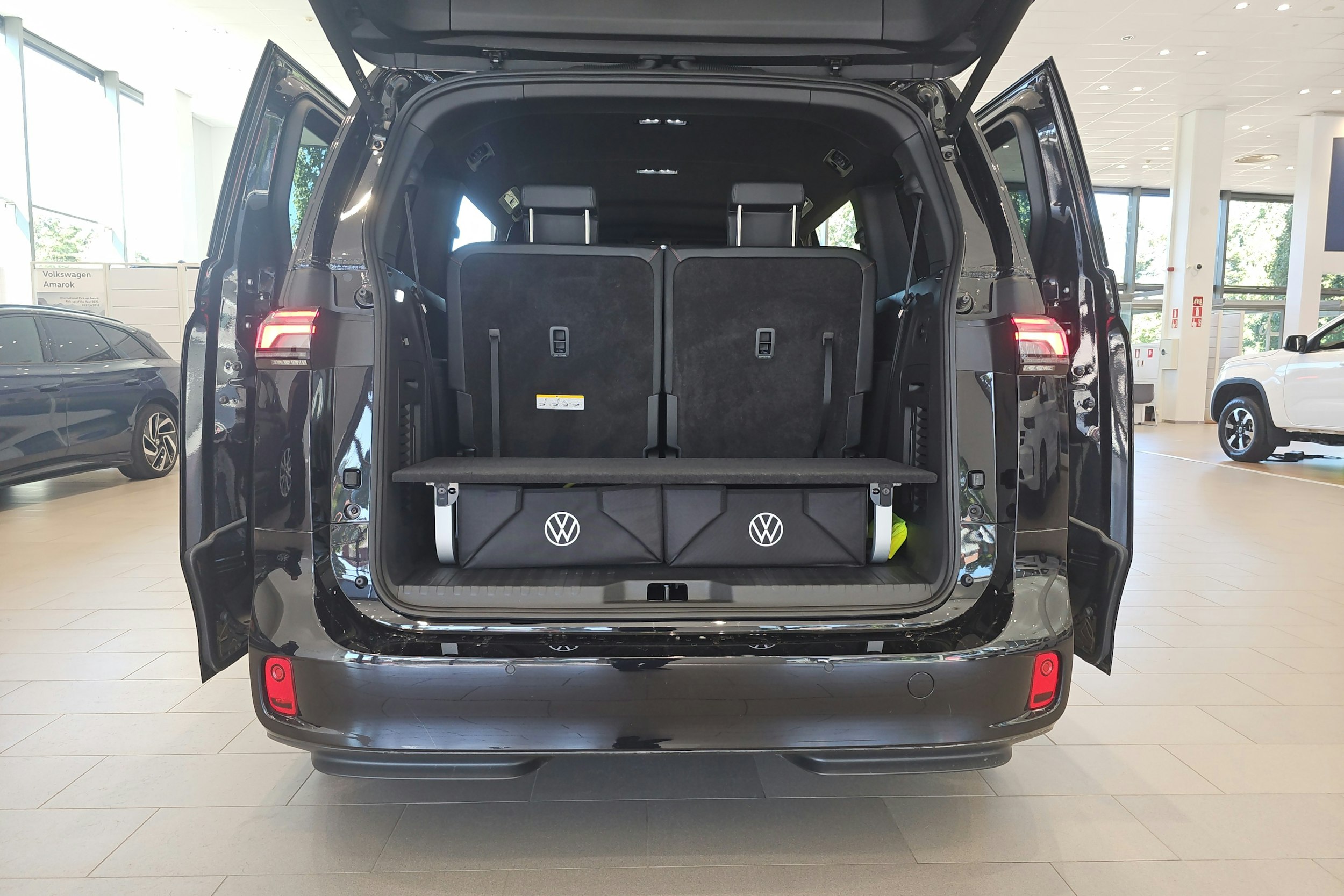 musta Volkswagen ID. Buzz 2025 kuva 23.