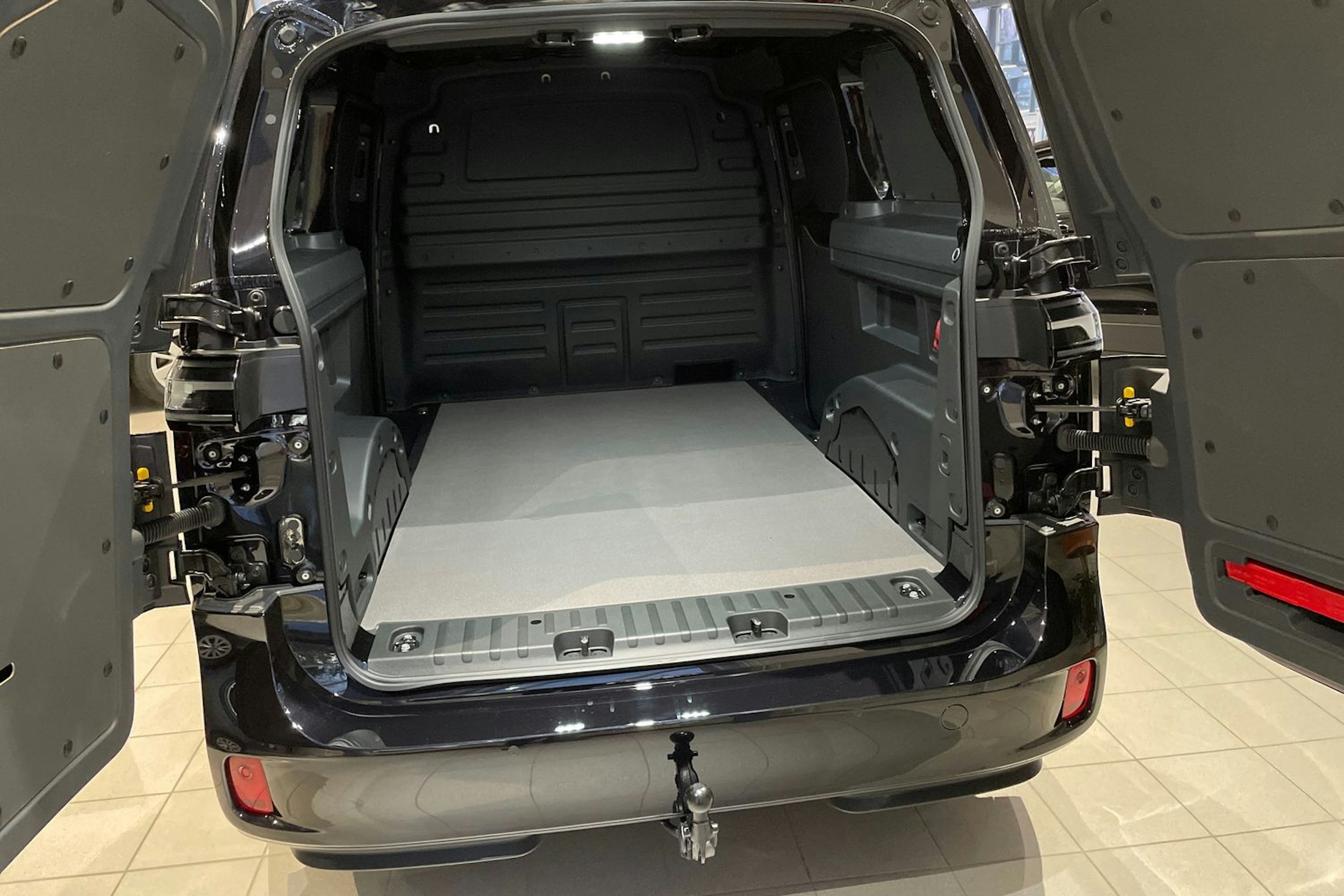 Musta Volkswagen ID. Buzz Cargo 2026 kuva 11.