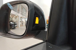 punainen Volkswagen ID. Buzz 2026 kuva 25.