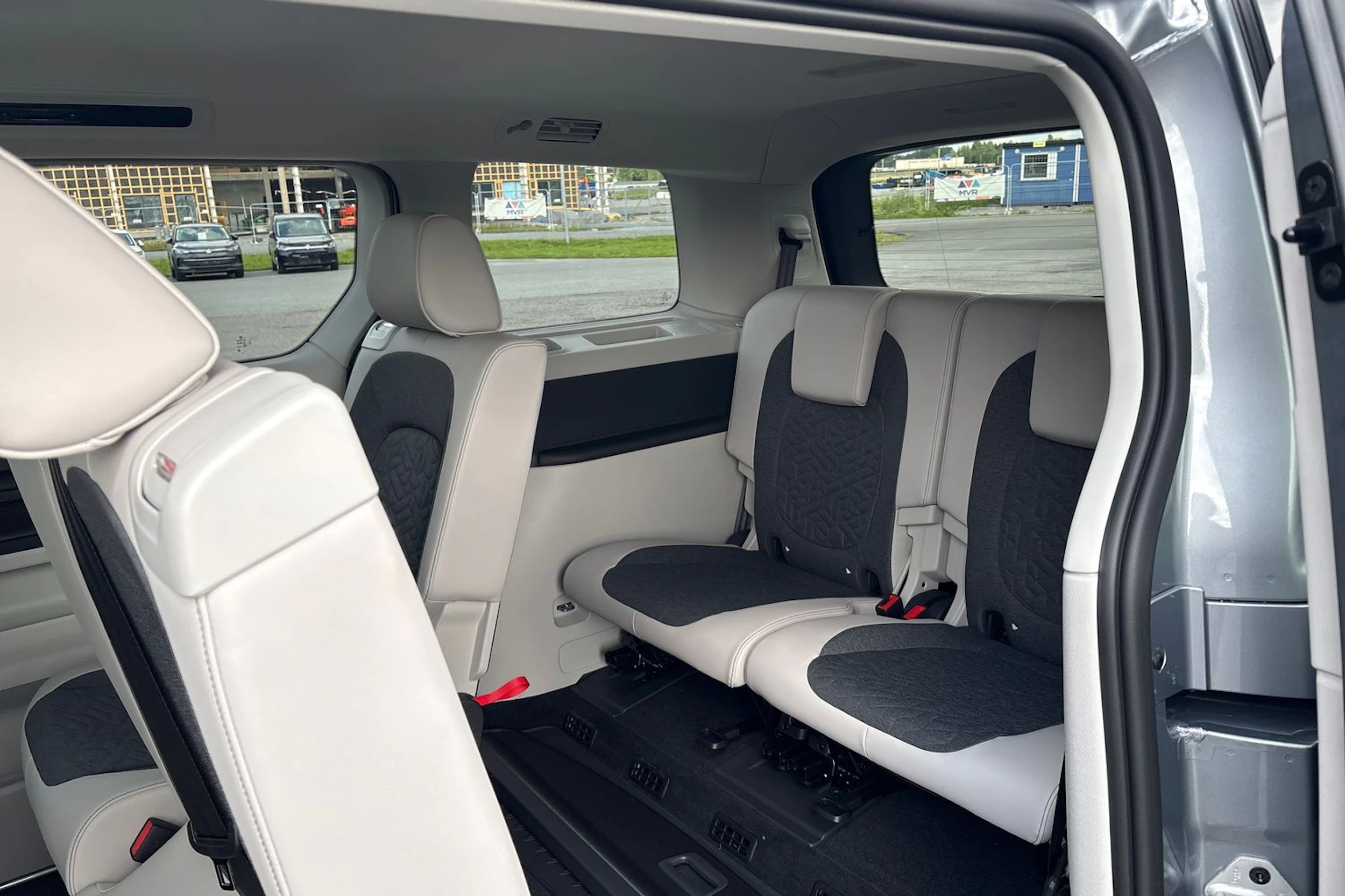 harmaa Volkswagen ID. Buzz 2026 kuva 11.