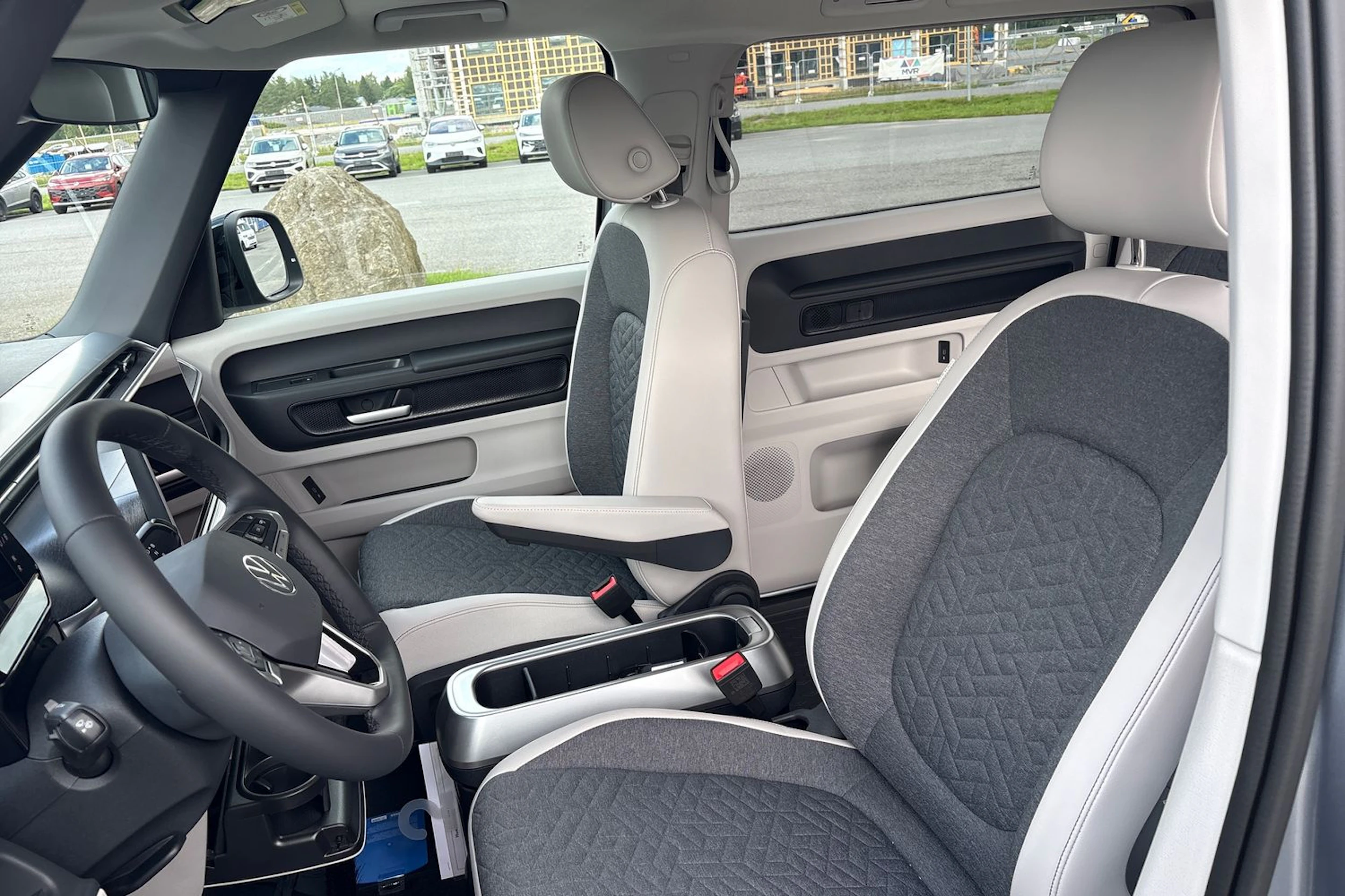 harmaa Volkswagen ID. Buzz 2026 kuva 12.