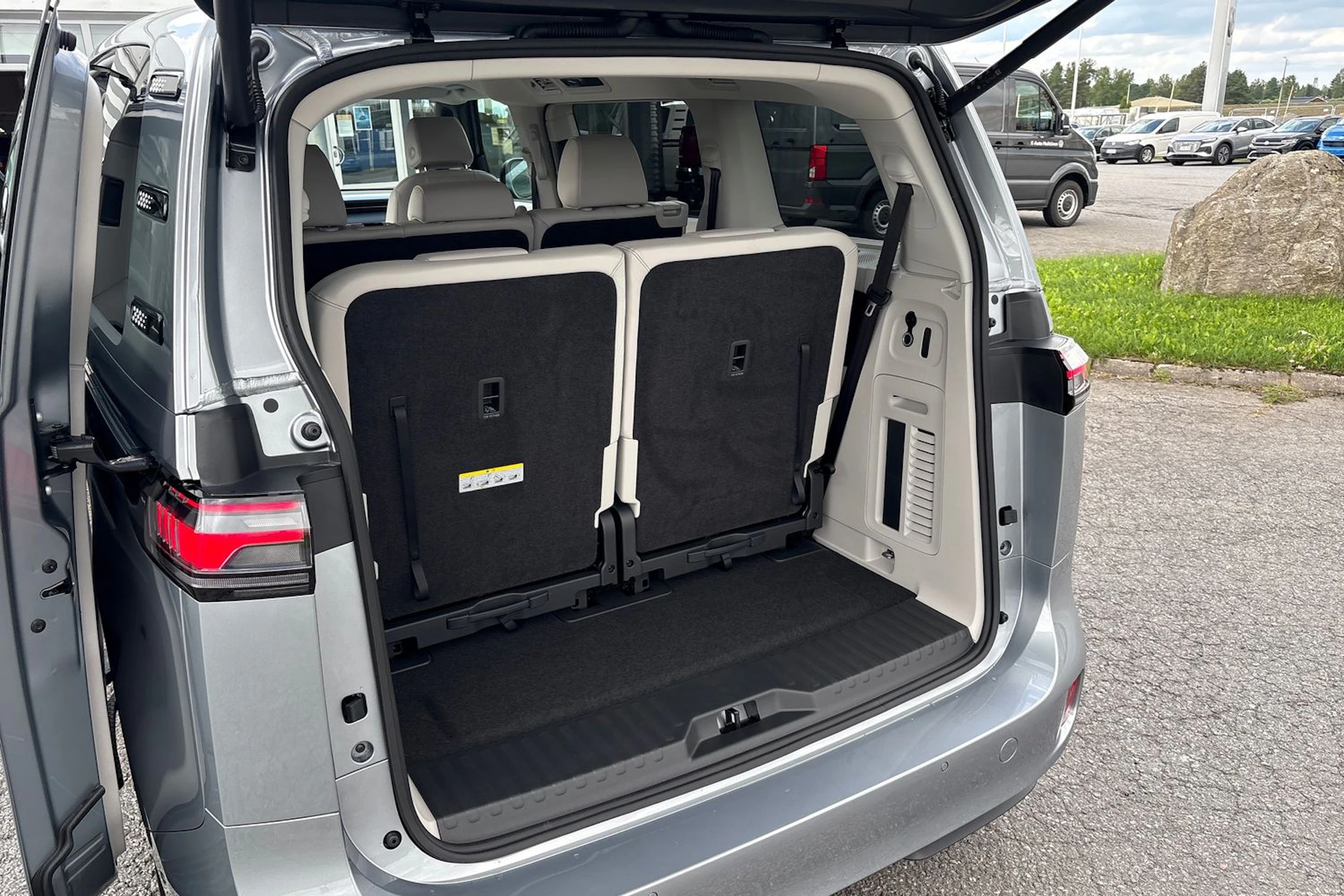 harmaa Volkswagen ID. Buzz 2026 kuva 15.