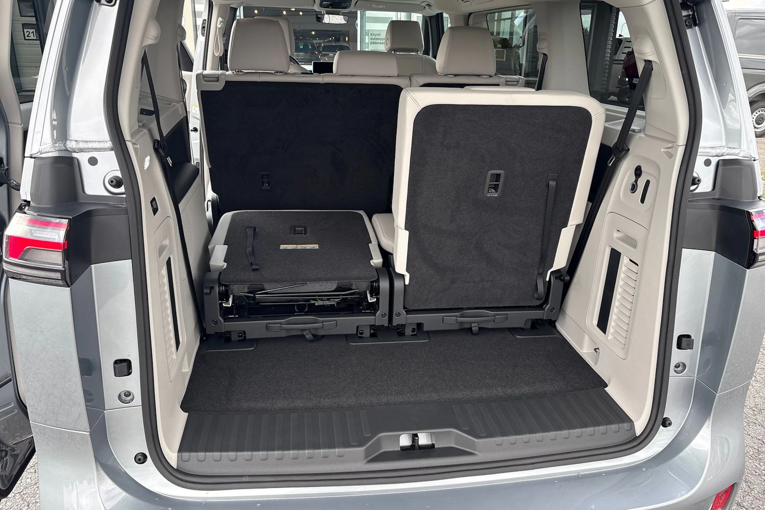harmaa Volkswagen ID. Buzz 2026 kuva 16.