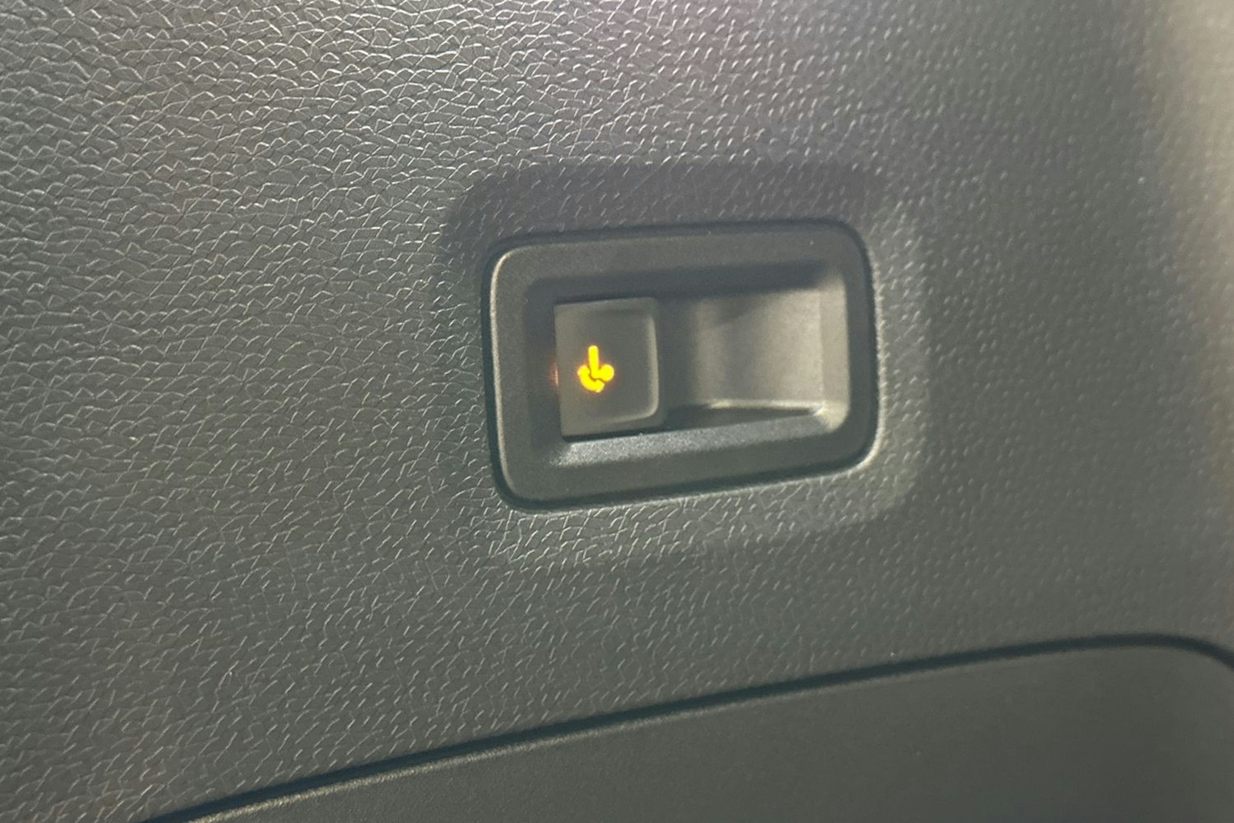 punainen Volkswagen ID. Buzz 2026 kuva 12.