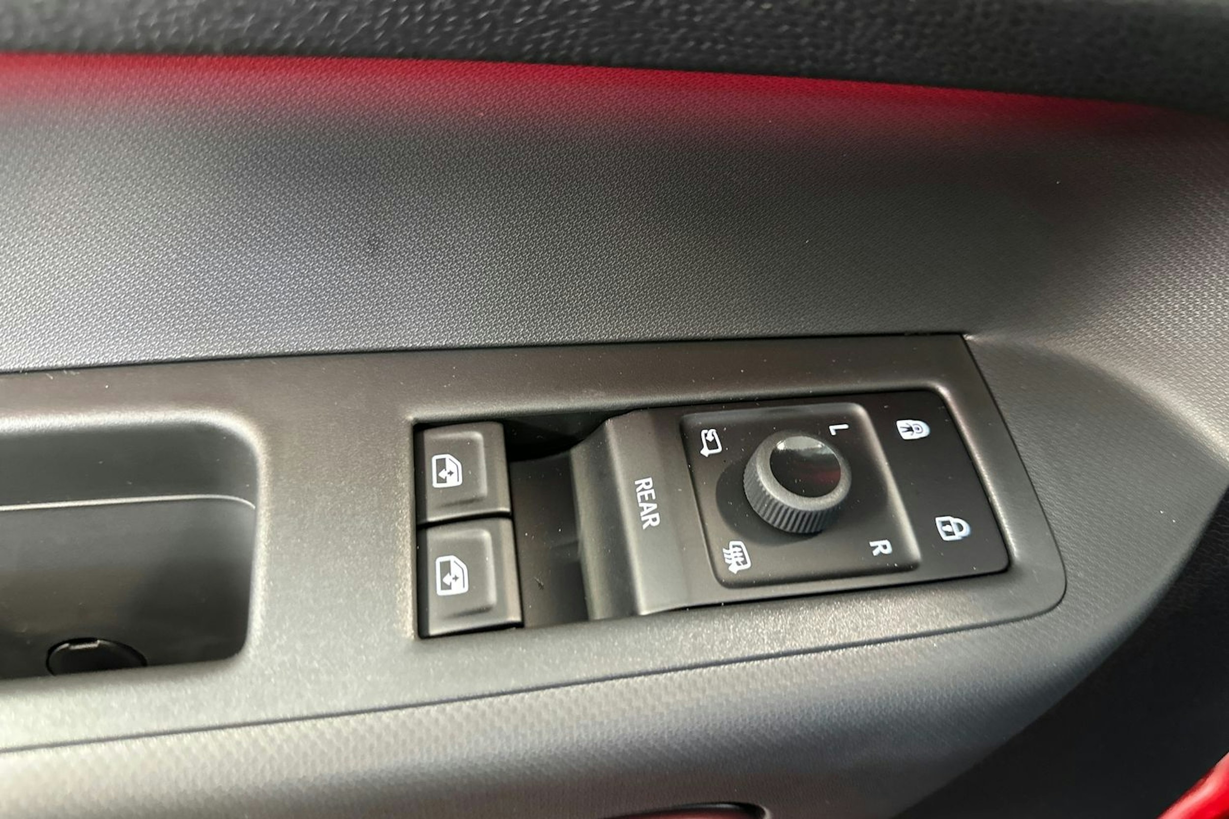 punainen Volkswagen ID. Buzz 2026 kuva 13.